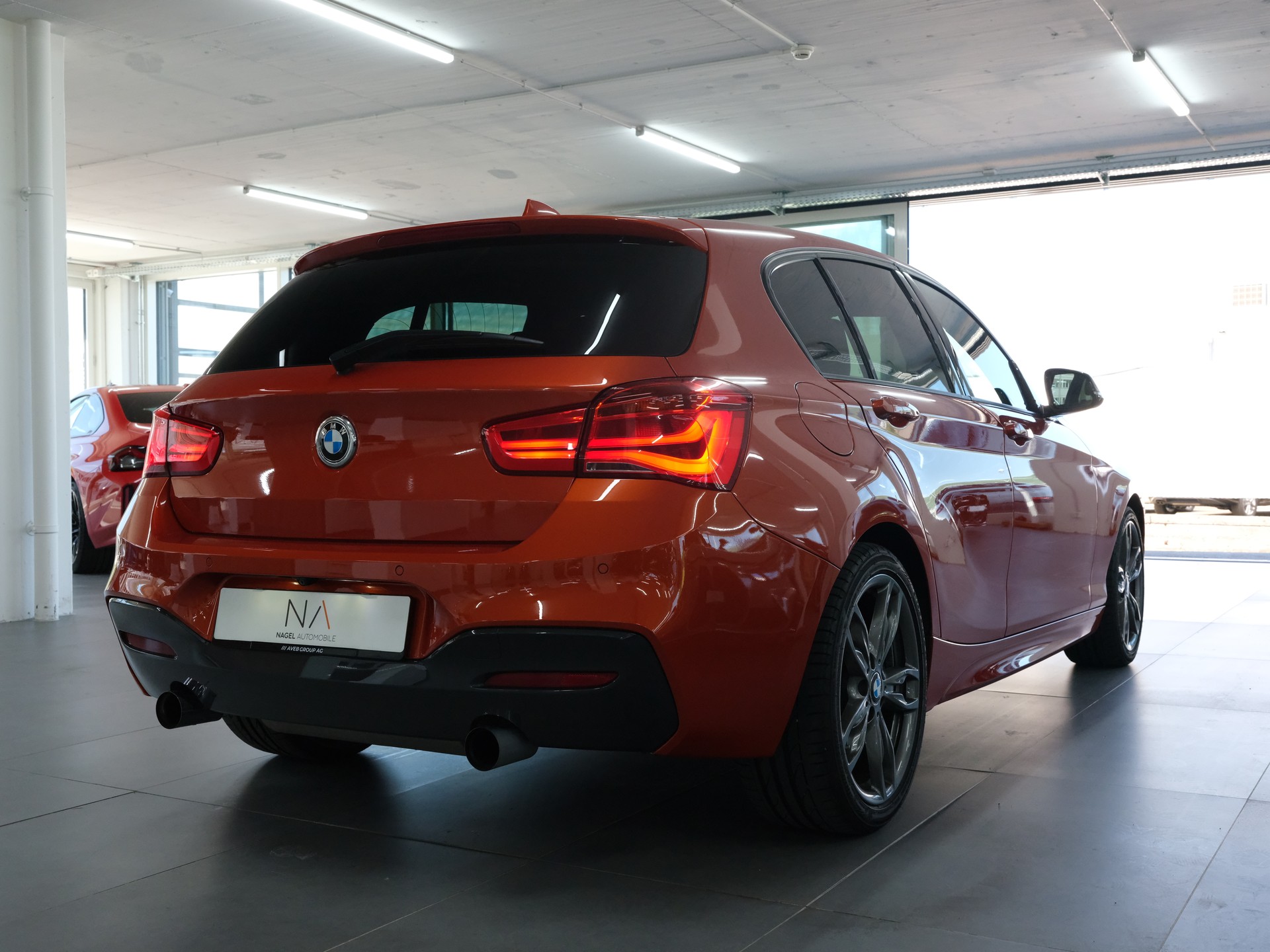 BMW M135i Steptronic *Sportabgassanlage* M Performance* *Individual*-showroom-element-2