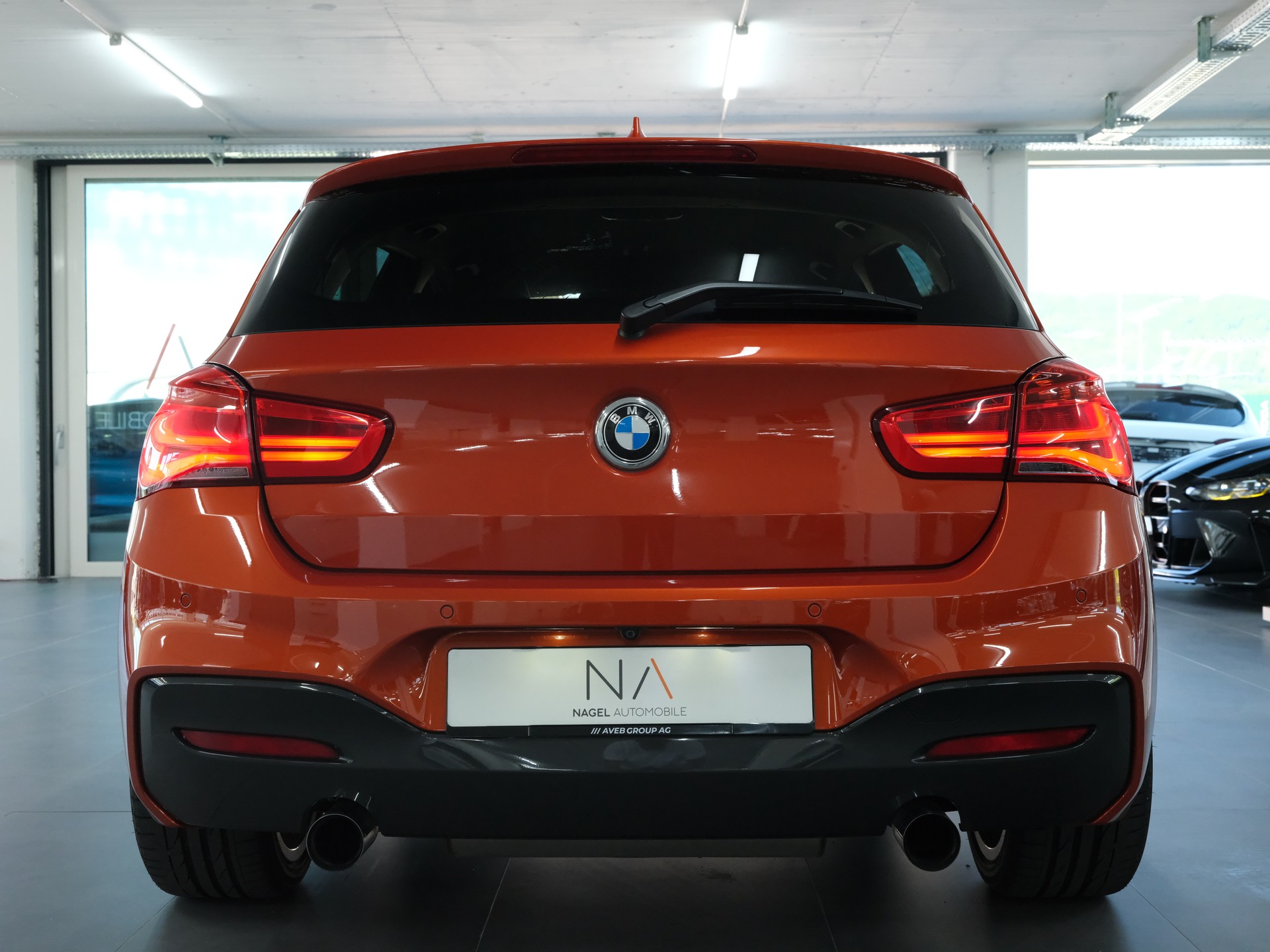 BMW M135i Steptronic *Sportabgassanlage* M Performance* *Individual*-showroom-element-3