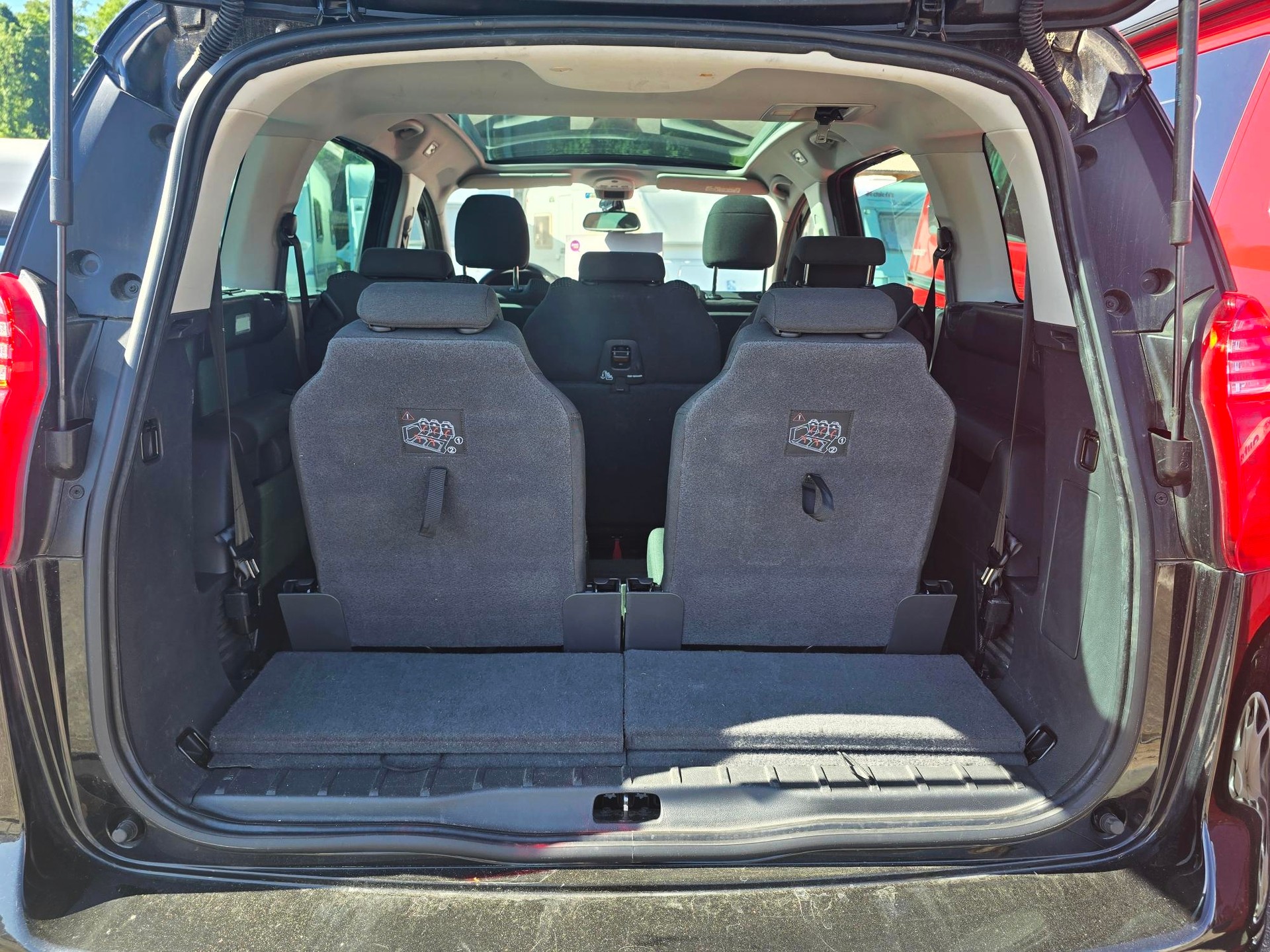PEUGEOT 5008 1.2 Pure Tech Sensation-image-9