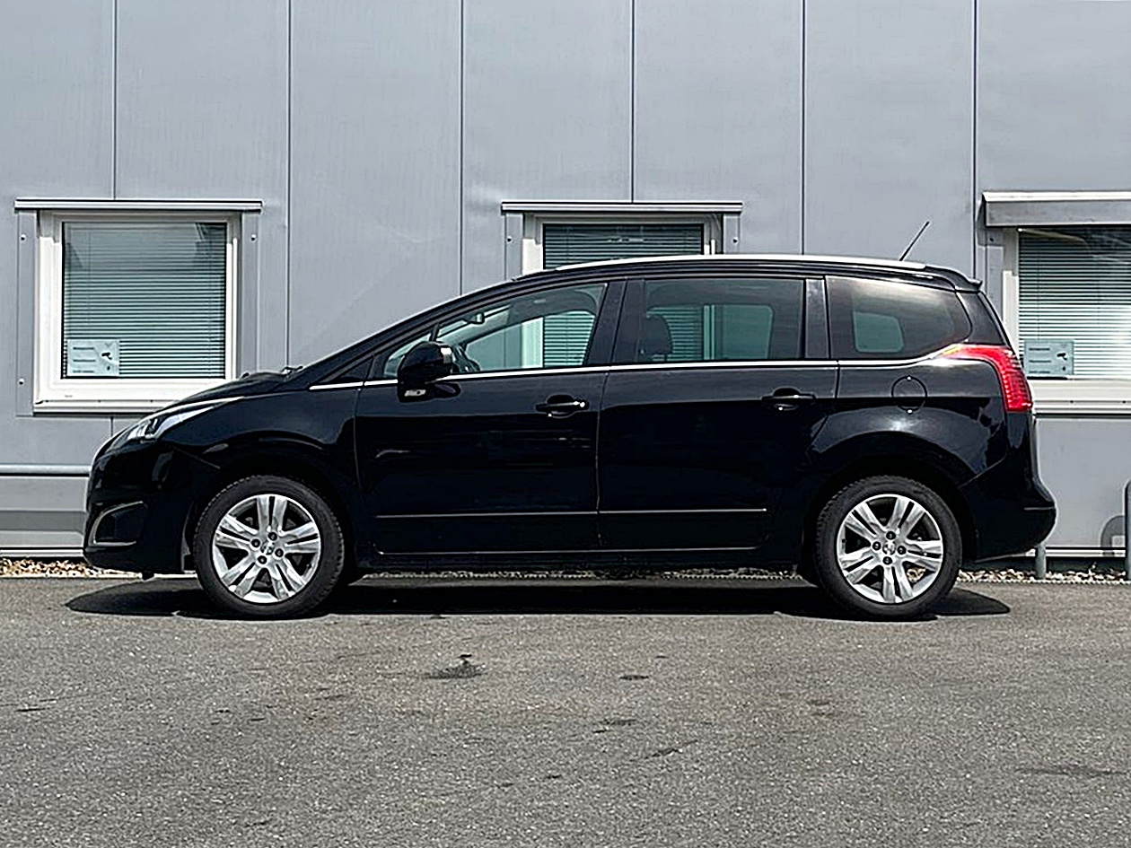 PEUGEOT 5008 1.2 Pure Tech Sensation-image-2