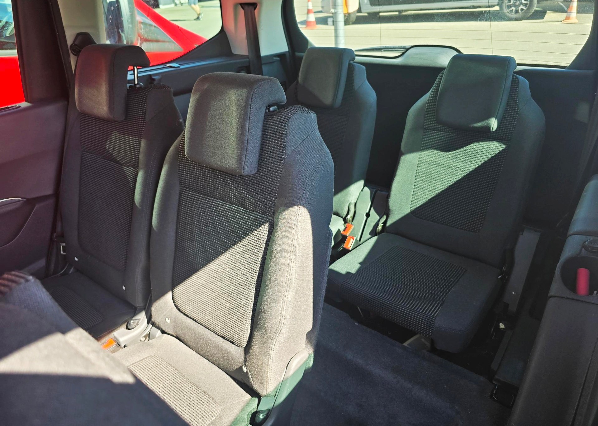 PEUGEOT 5008 1.2 Pure Tech Sensation-image-3