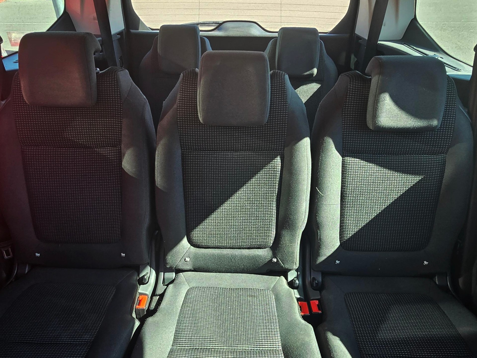 PEUGEOT 5008 1.2 Pure Tech Sensation-image-4