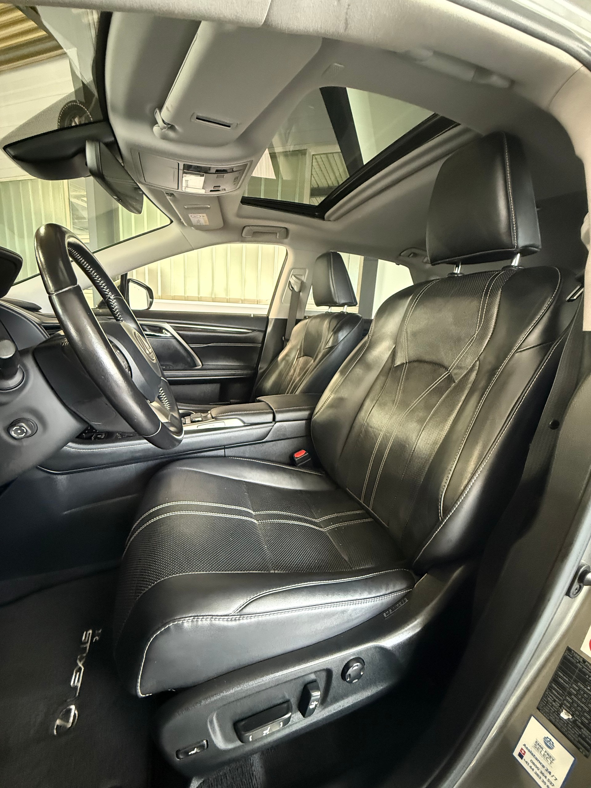 LEXUS RX 450h excellence AWD CVT mit Anhängerkupplung-image-6