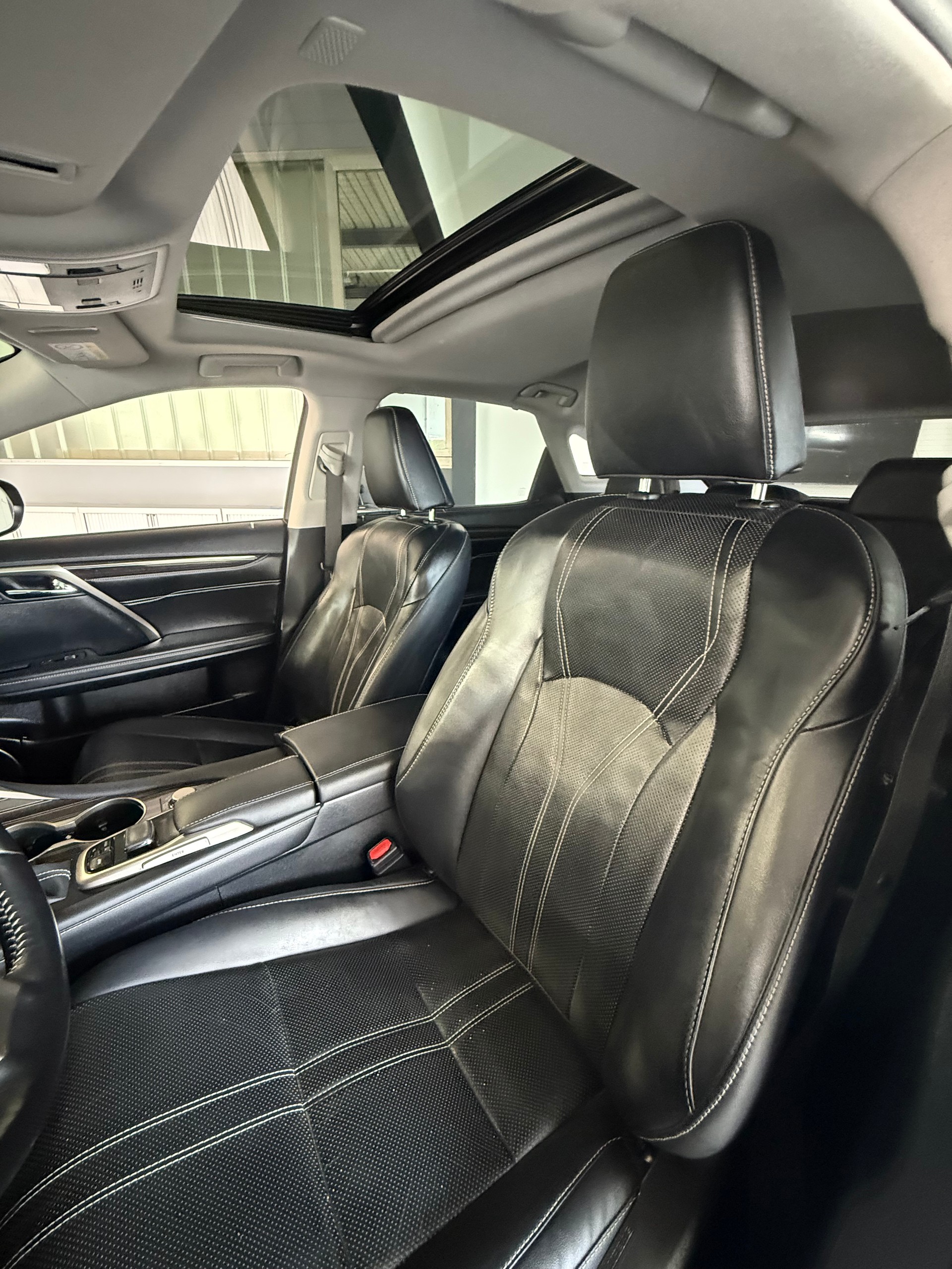 LEXUS RX 450h excellence AWD CVT mit Anhängerkupplung-image-7
