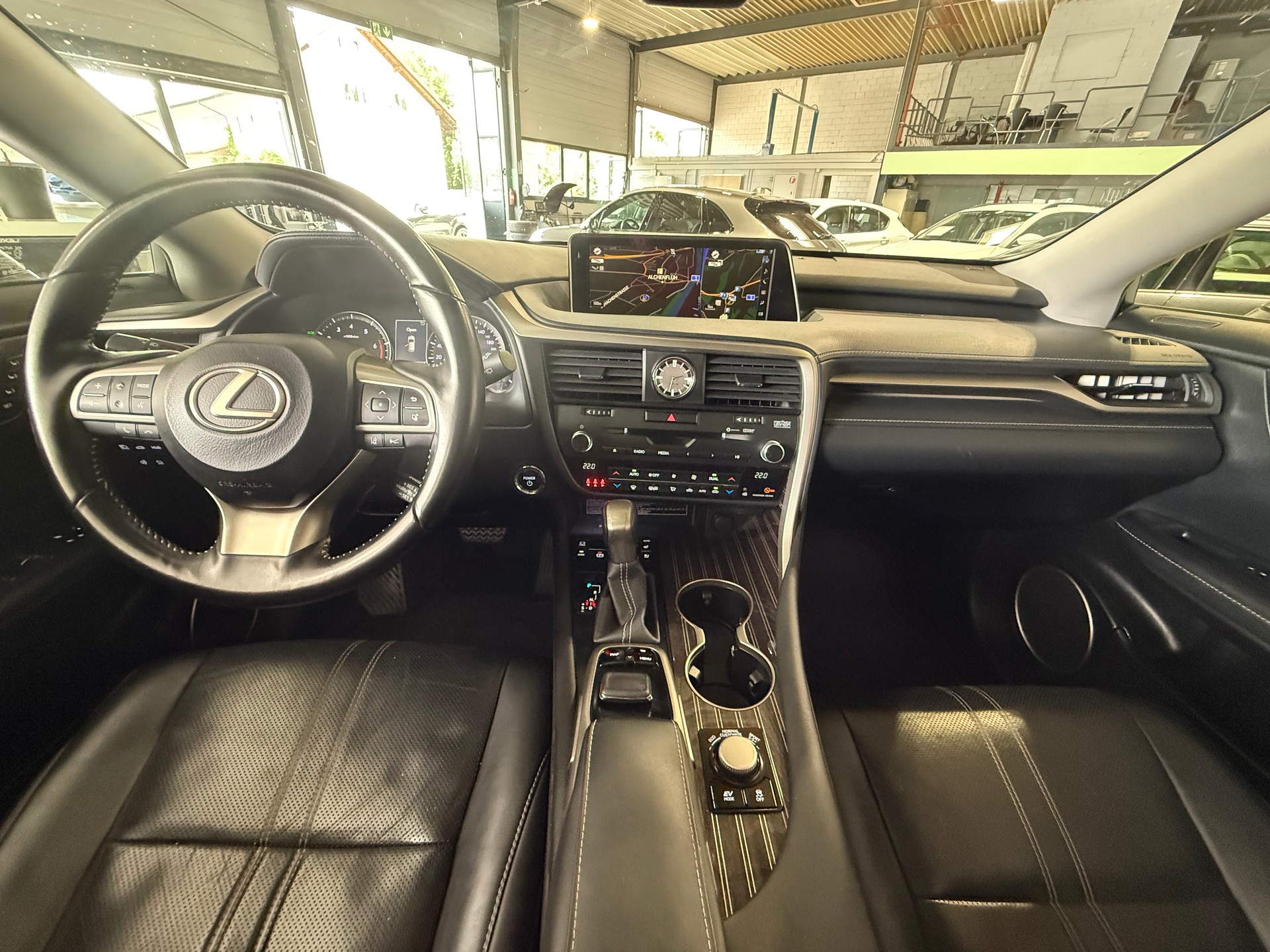LEXUS RX 450h excellence AWD CVT mit Anhängerkupplung-image-10