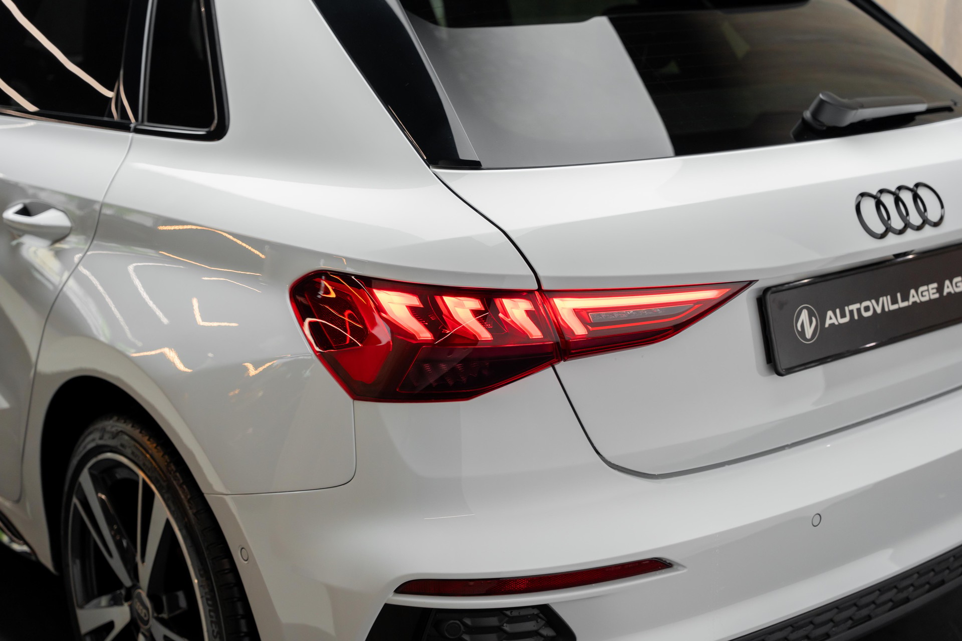 AUDI A3 Sportback 35 TFSI S line Attraction S-tronic-image-26