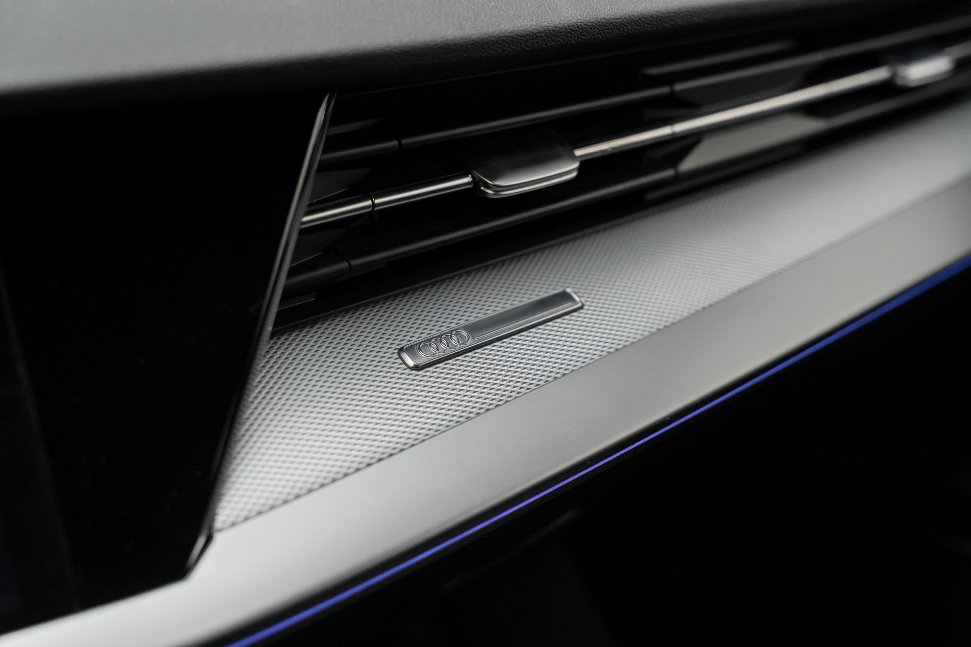AUDI A3 Sportback 35 TFSI S line Attraction S-tronic-image-15