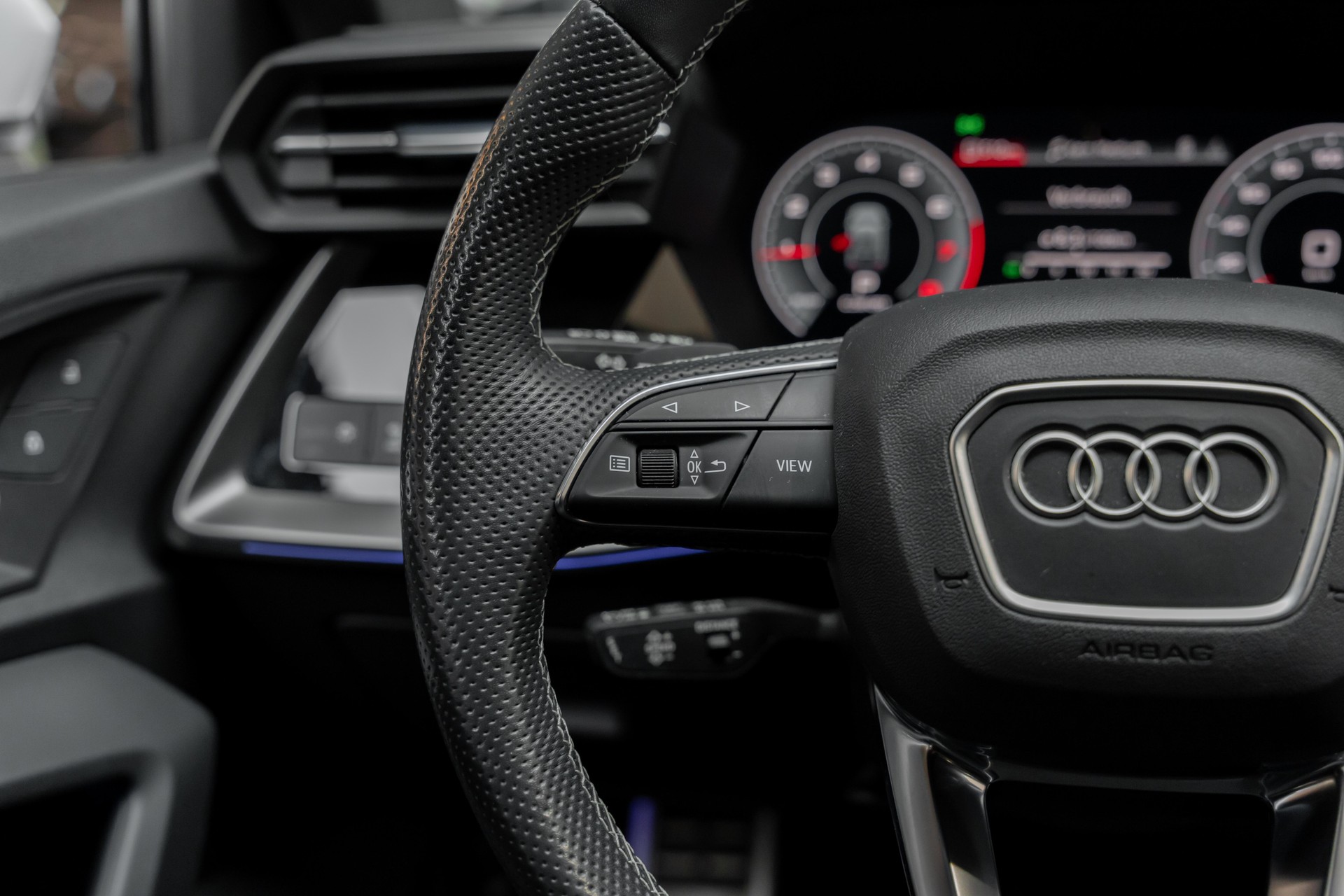 AUDI A3 Sportback 35 TFSI S line Attraction S-tronic-image-19