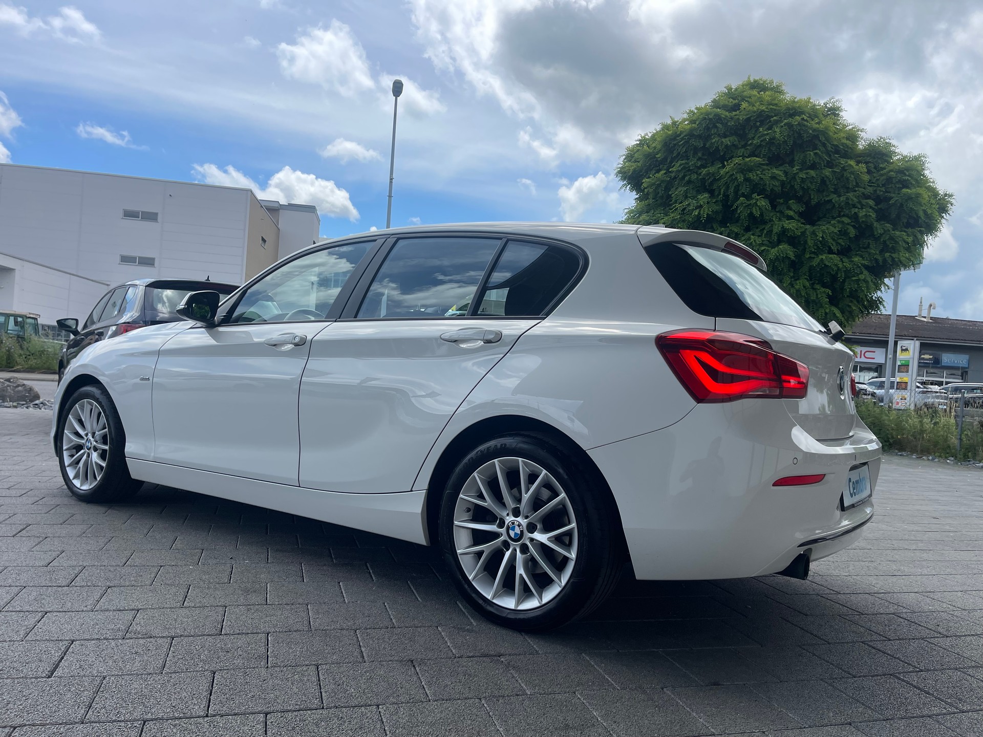 BMW 118i Sport Line Steptronic-image-7