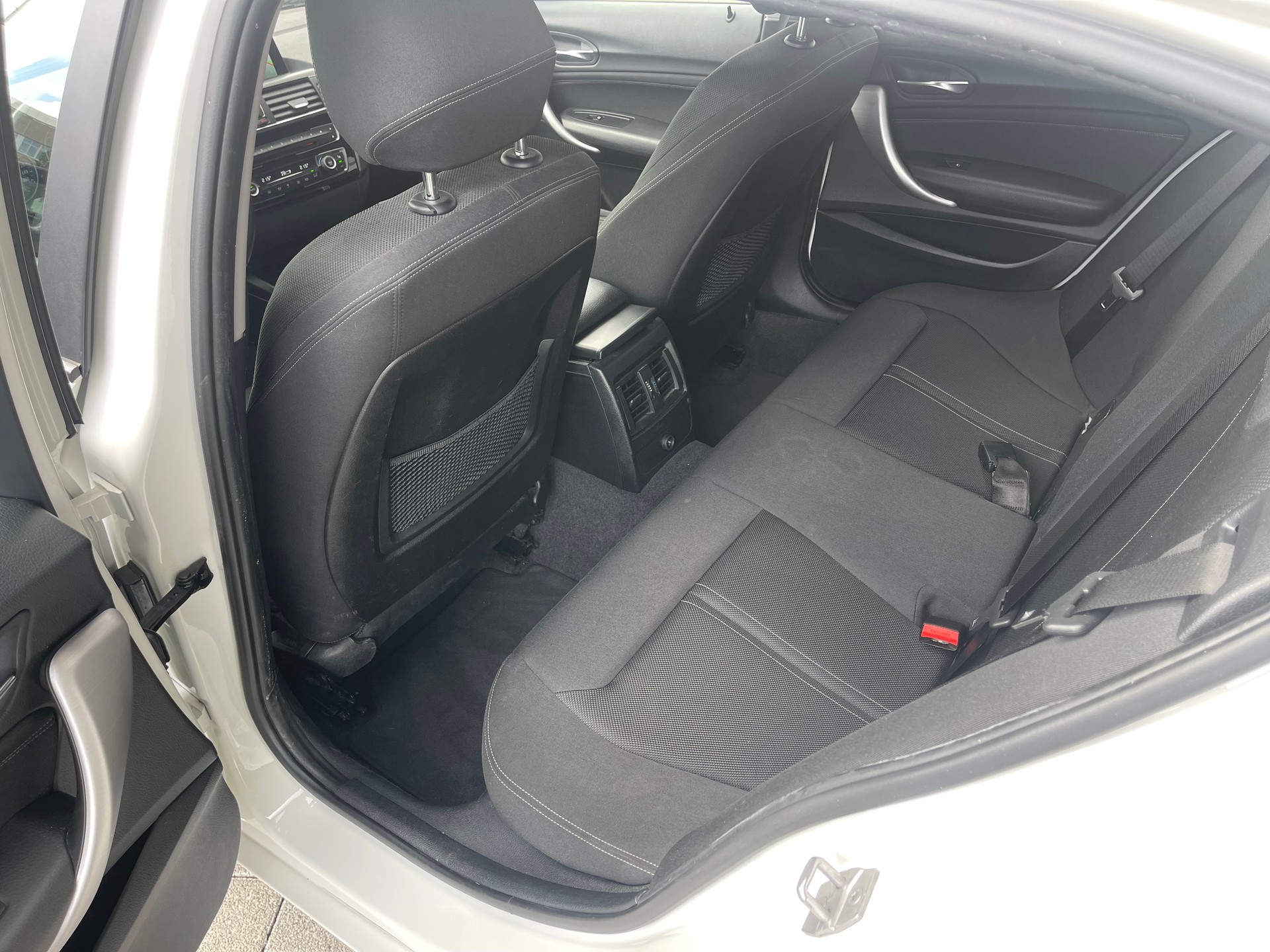 BMW 118i Sport Line Steptronic-image-13