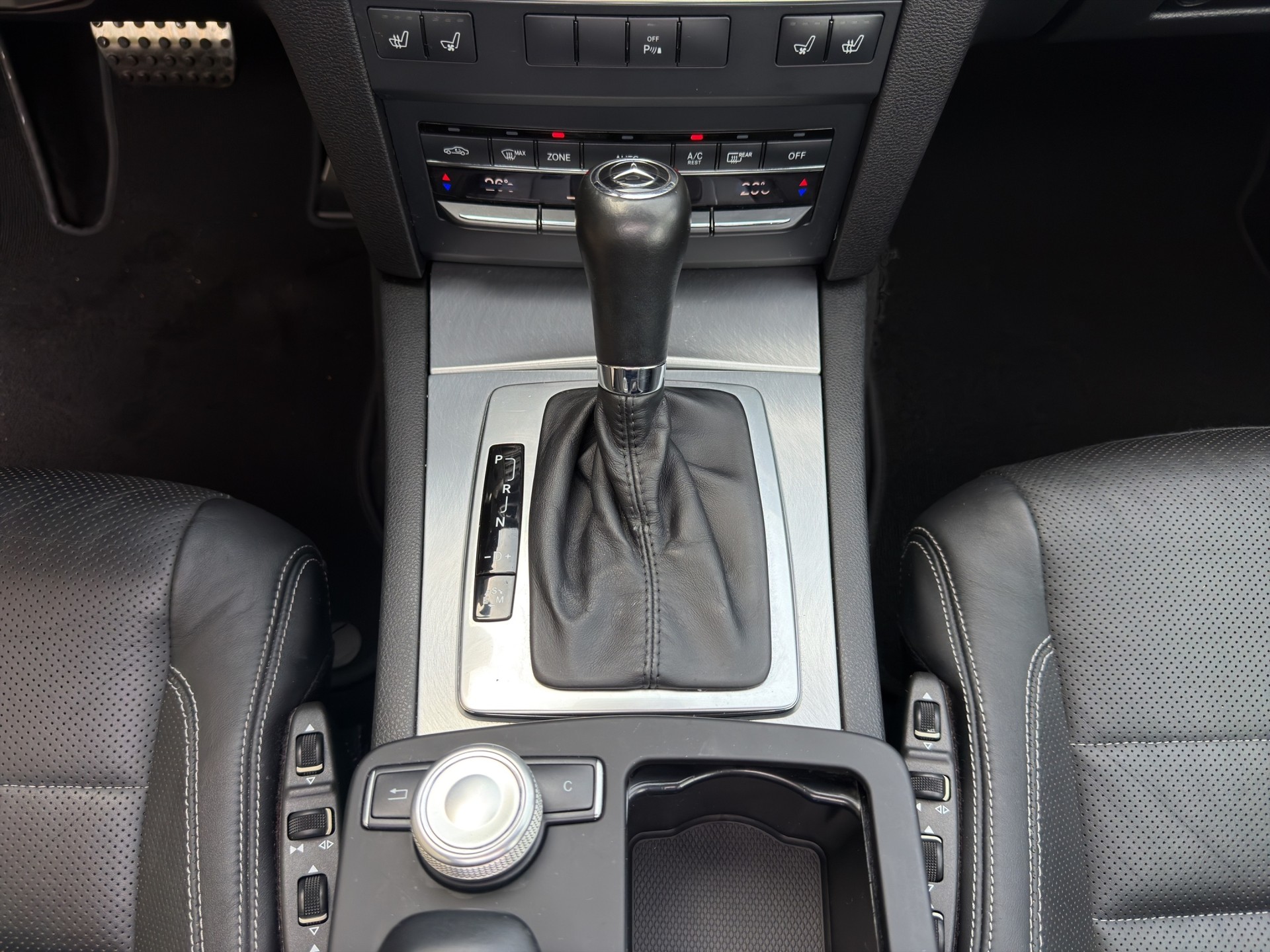 MERCEDES-BENZ E 350 CGI BlueEfficiency 7G-Tronic-image-15