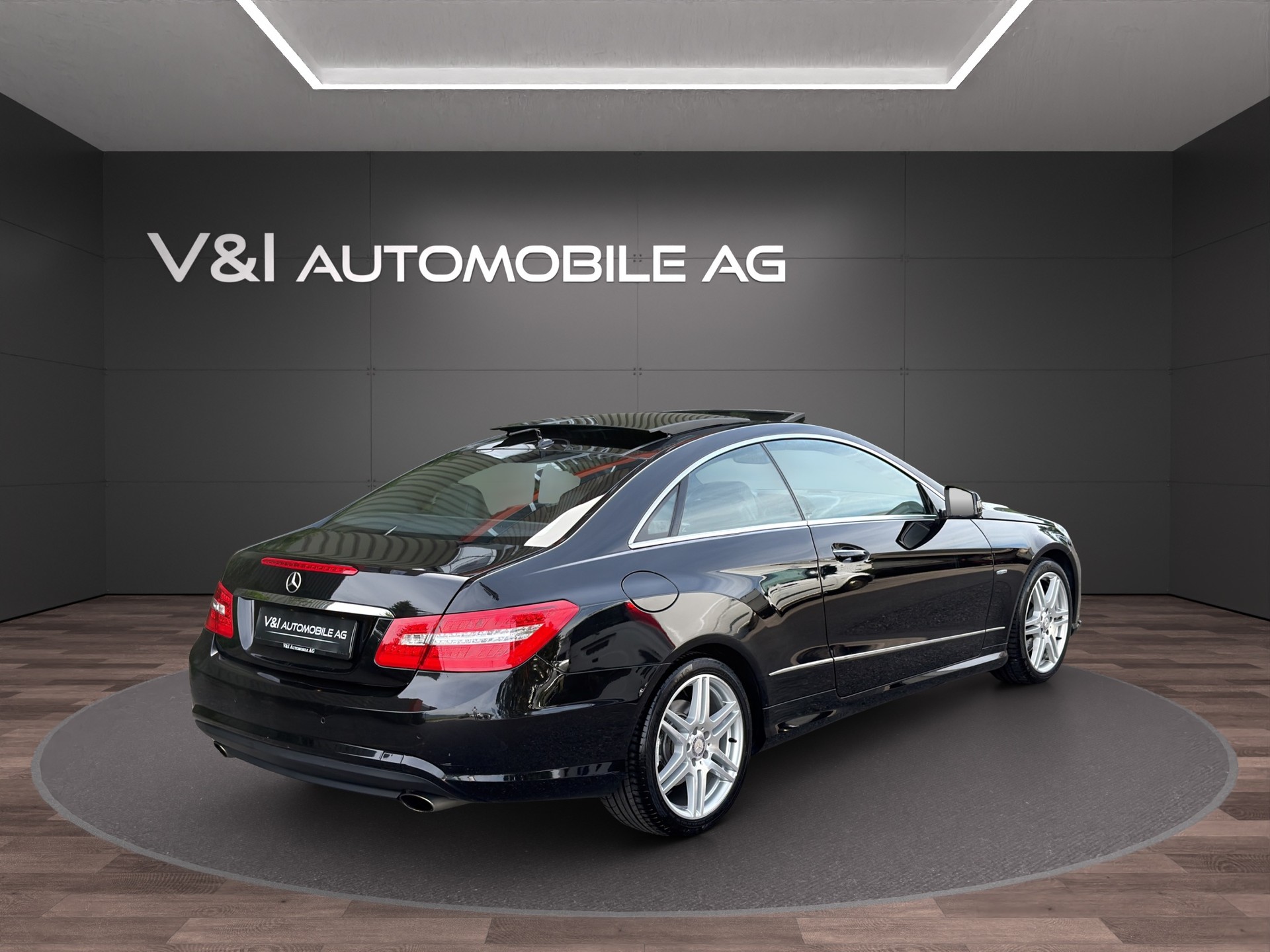 MERCEDES-BENZ E 350 CGI BlueEfficiency 7G-Tronic-showroom-element-3
