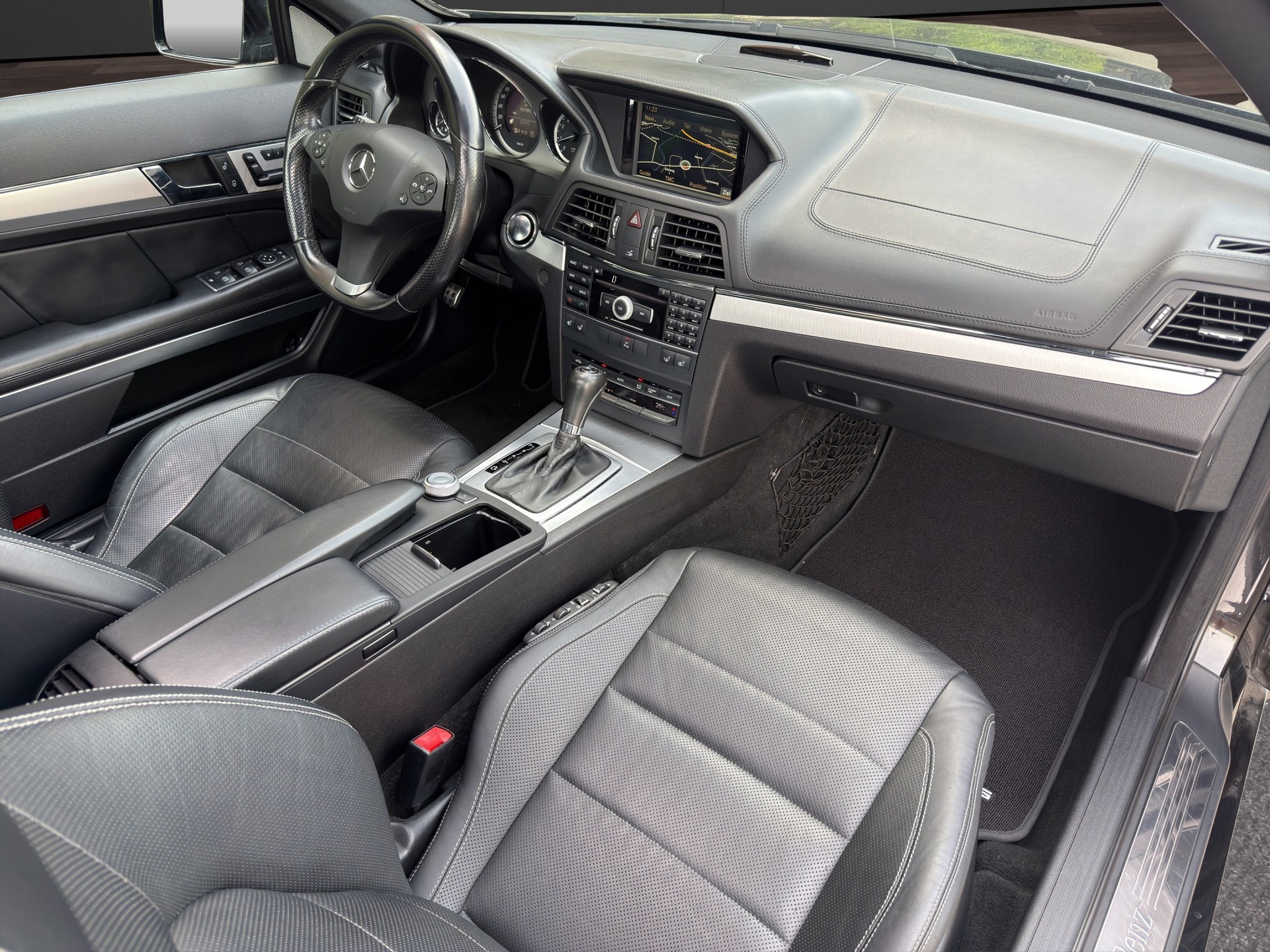 MERCEDES-BENZ E 350 CGI BlueEfficiency 7G-Tronic-image-18