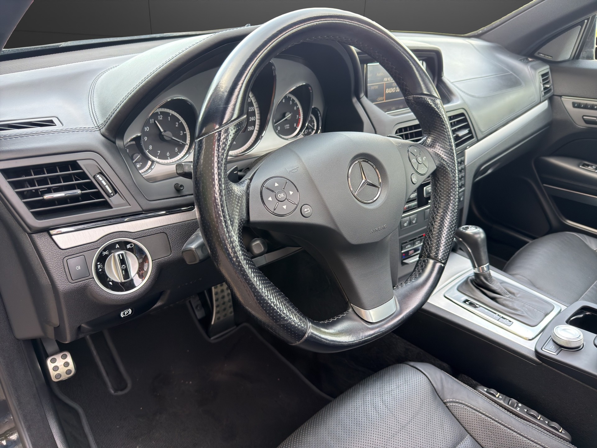 MERCEDES-BENZ E 350 CGI BlueEfficiency 7G-Tronic-image-12