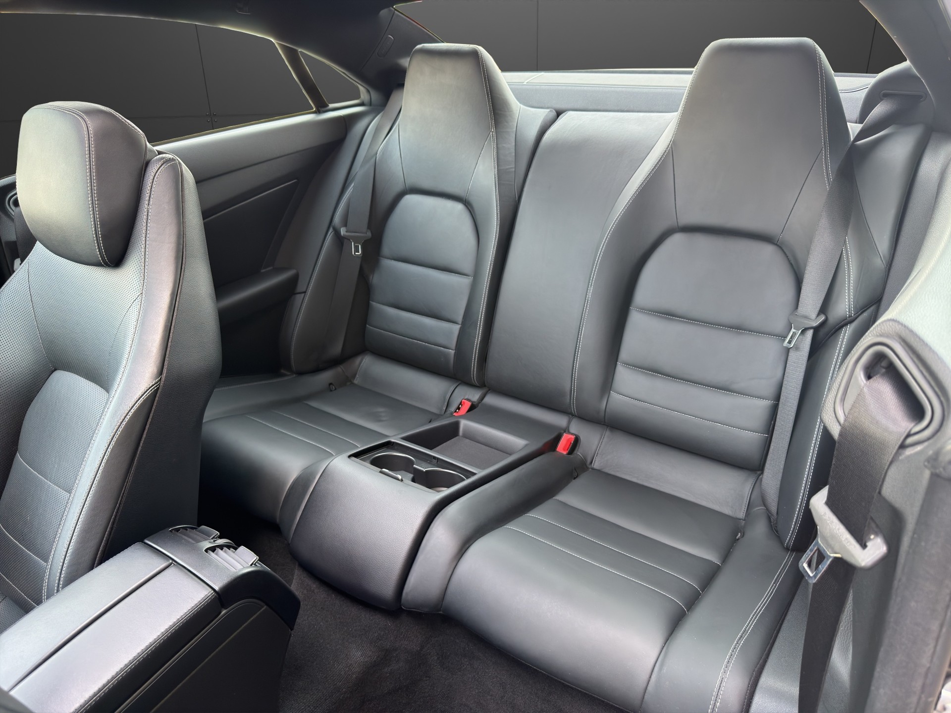 MERCEDES-BENZ E 350 CGI BlueEfficiency 7G-Tronic-image-22