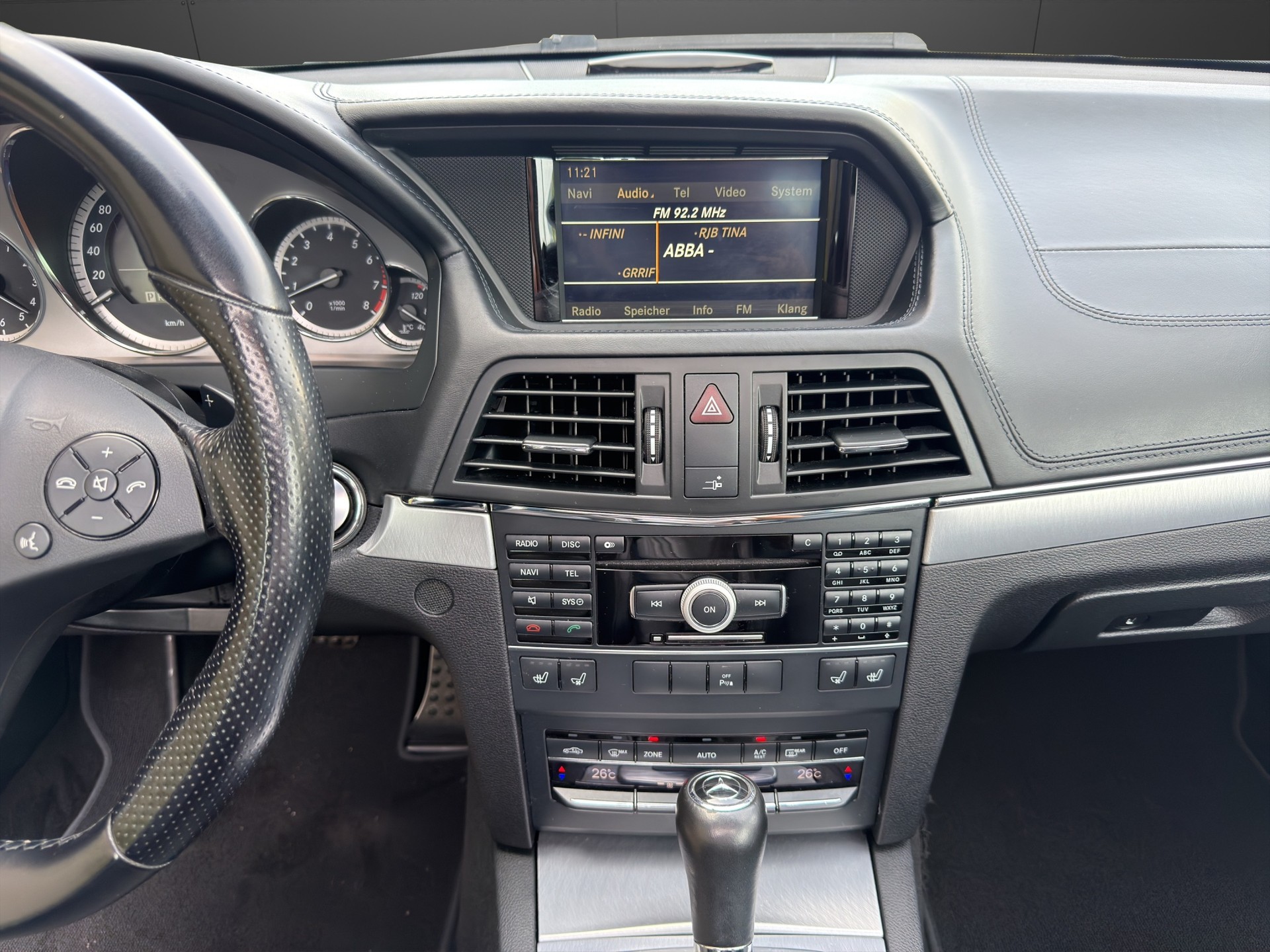 MERCEDES-BENZ E 350 CGI BlueEfficiency 7G-Tronic-image-13
