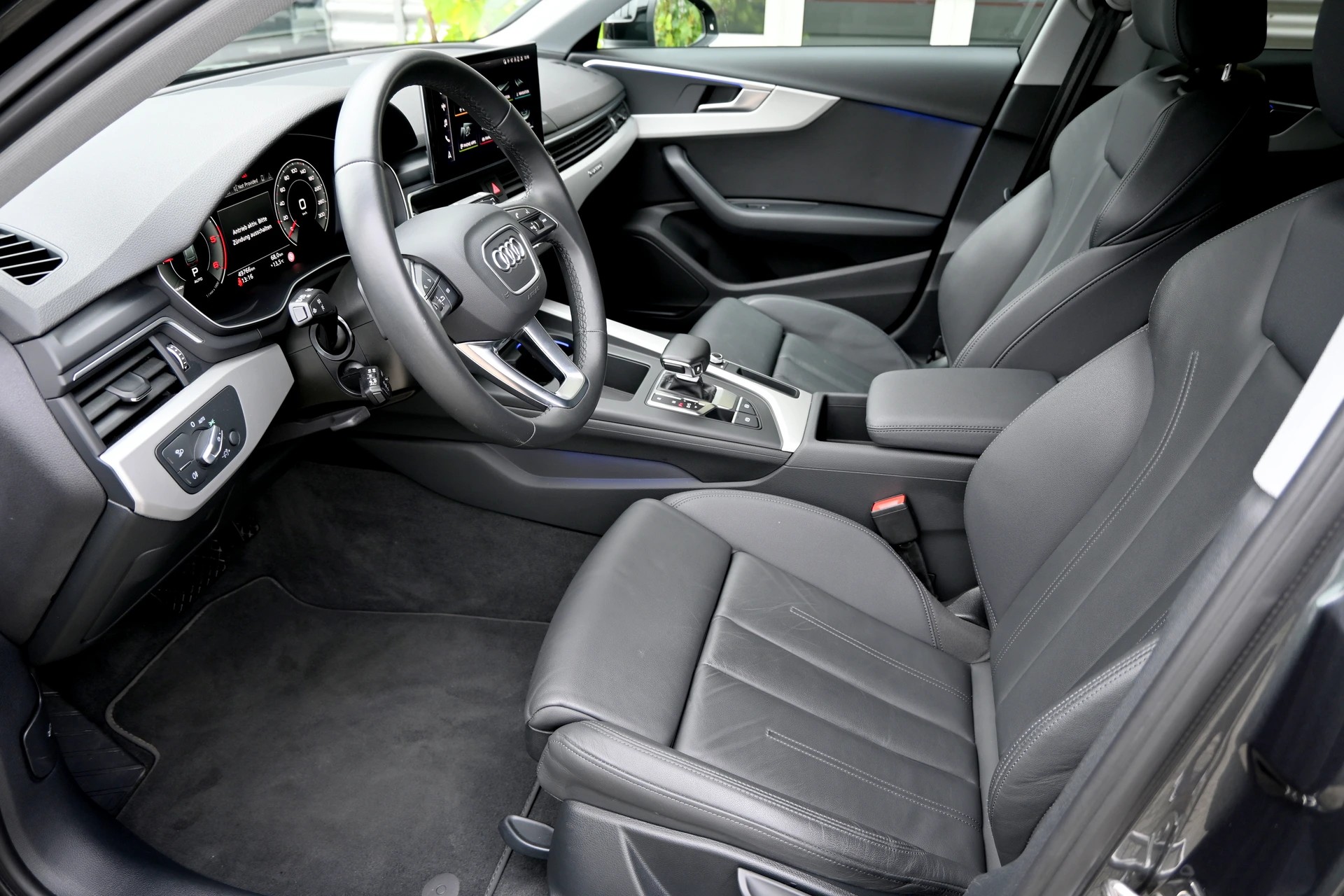 AUDI A4 Avant 40 TDI S line Competition Black quattro S-tronic-image-9