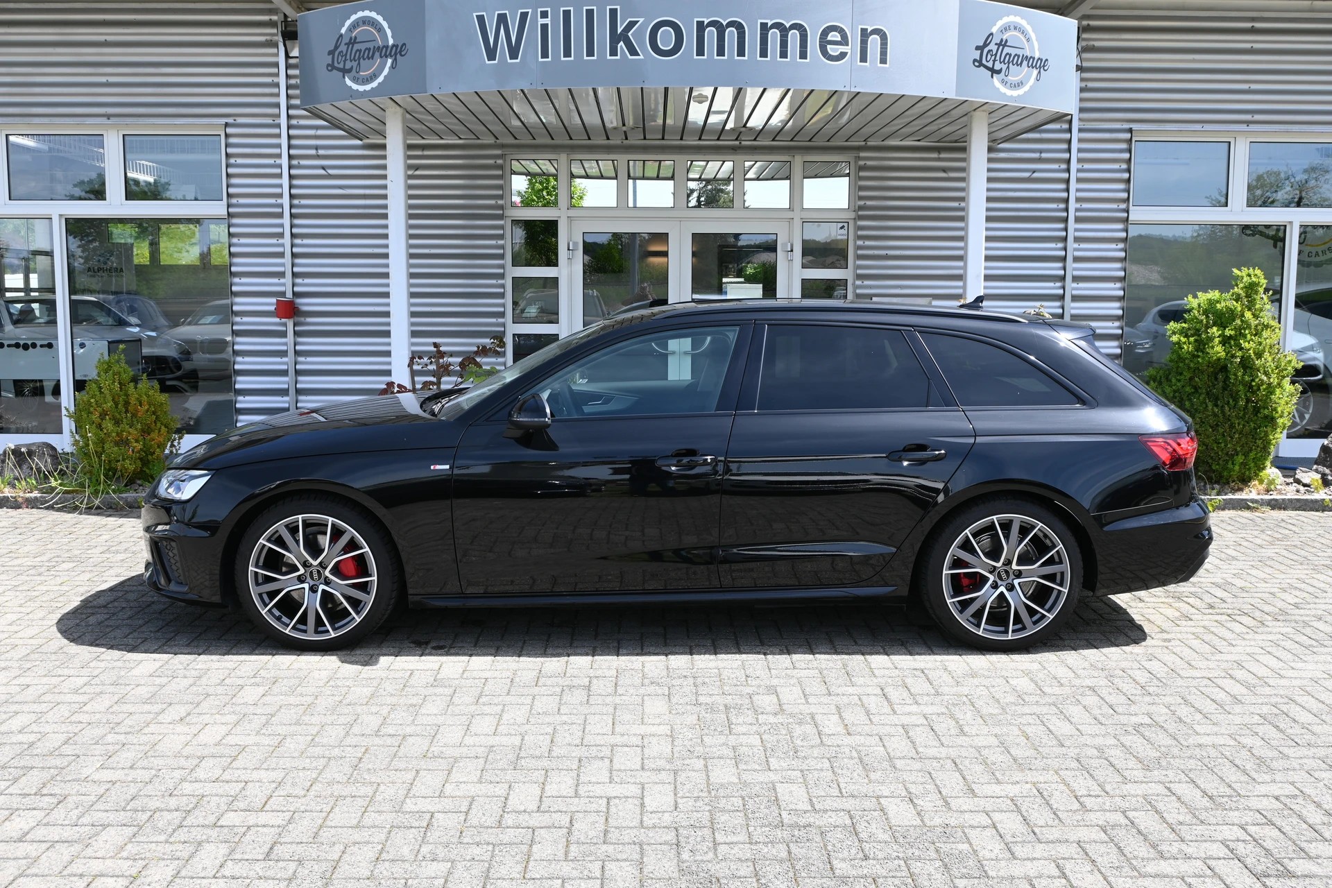 AUDI A4 Avant 40 TDI S line Competition Black quattro S-tronic-image-4