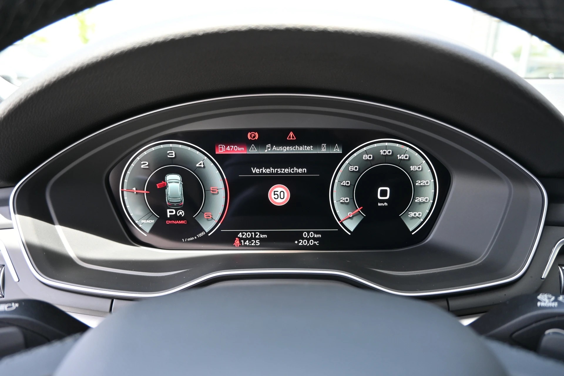 AUDI A4 Avant 40 TDI S line Competition Black quattro S-tronic-image-18