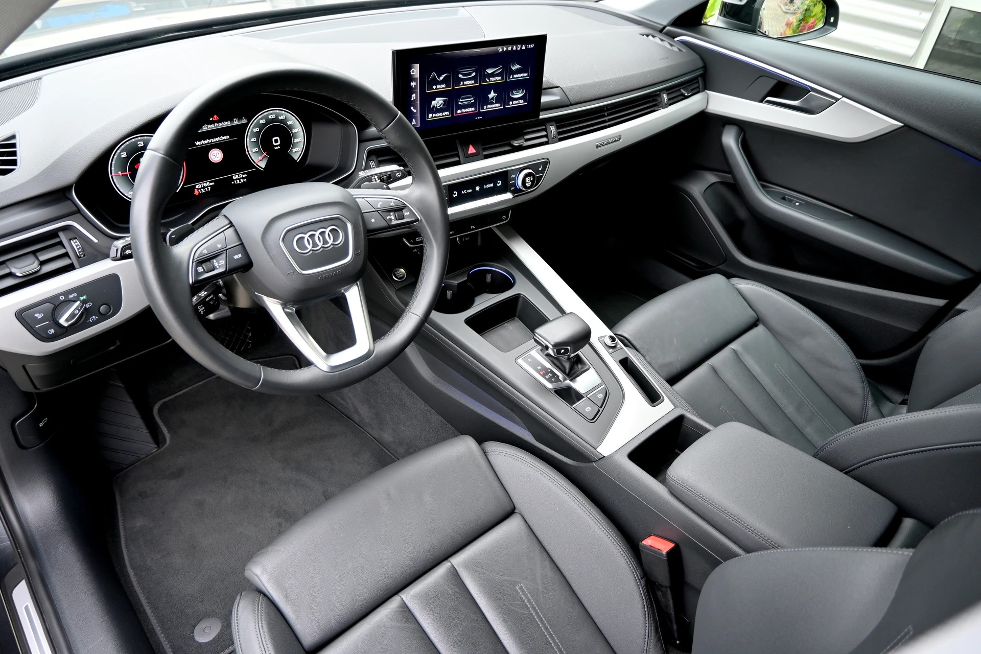AUDI A4 Avant 40 TDI S line Competition Black quattro S-tronic-image-8