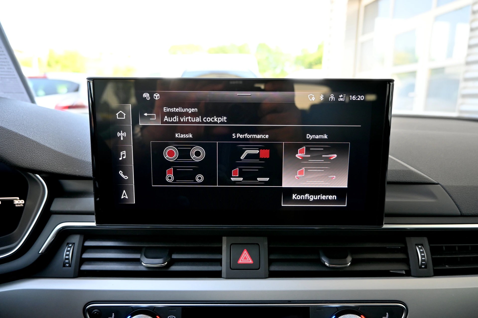 AUDI A4 Avant 40 TDI S line Competition Black quattro S-tronic-image-24