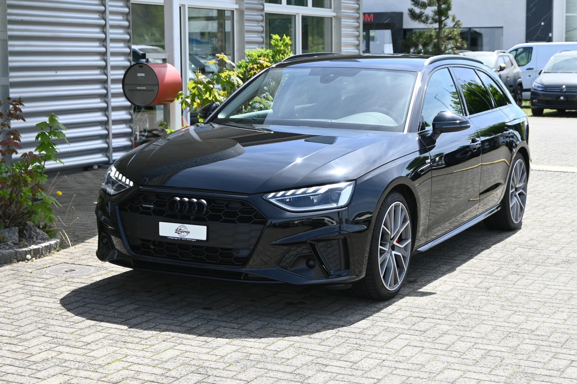 AUDI A4 Avant 40 TDI S line Competition Black quattro S-tronic-showroom-element-1