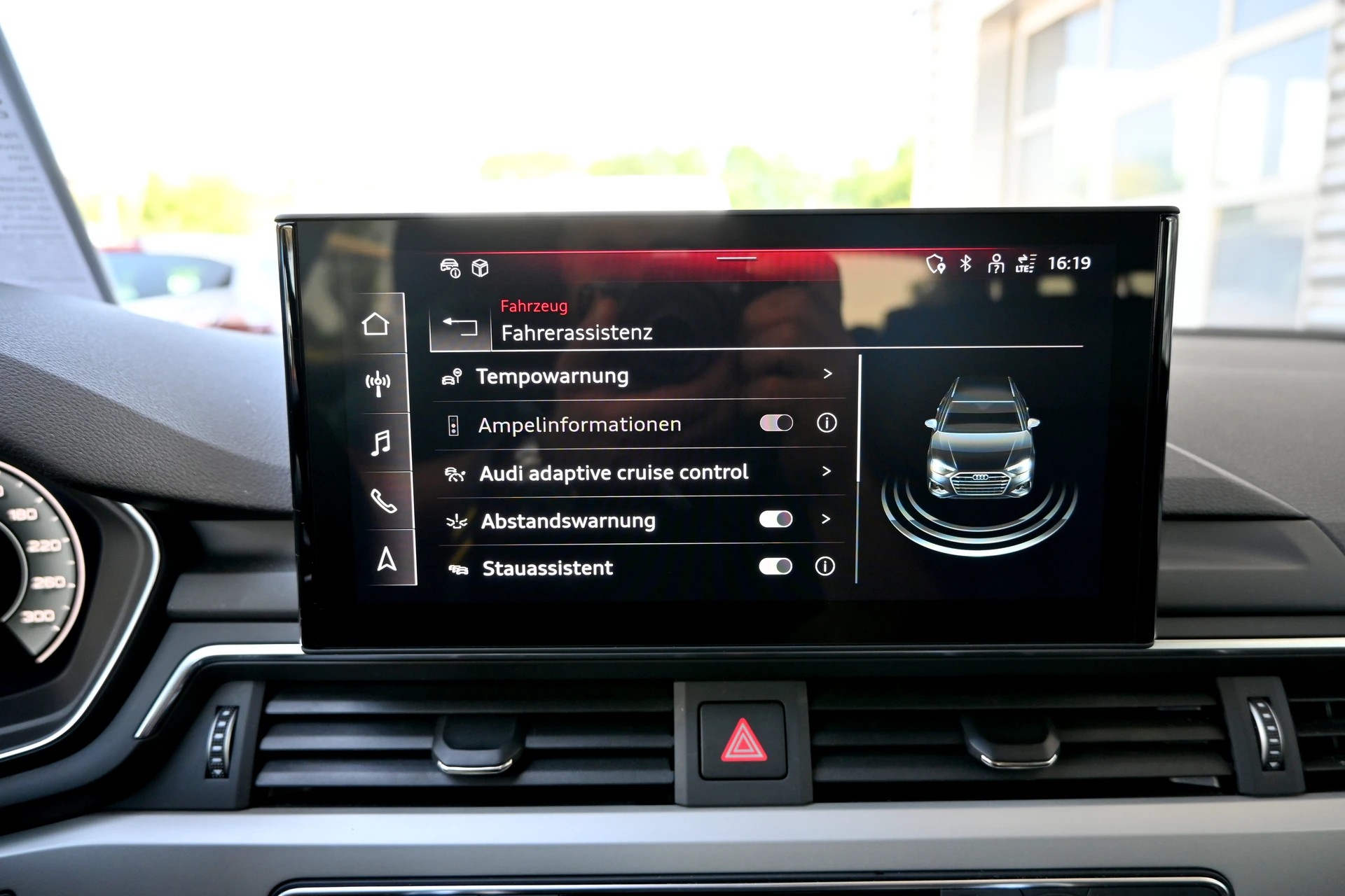 AUDI A4 Avant 40 TDI S line Competition Black quattro S-tronic-image-22