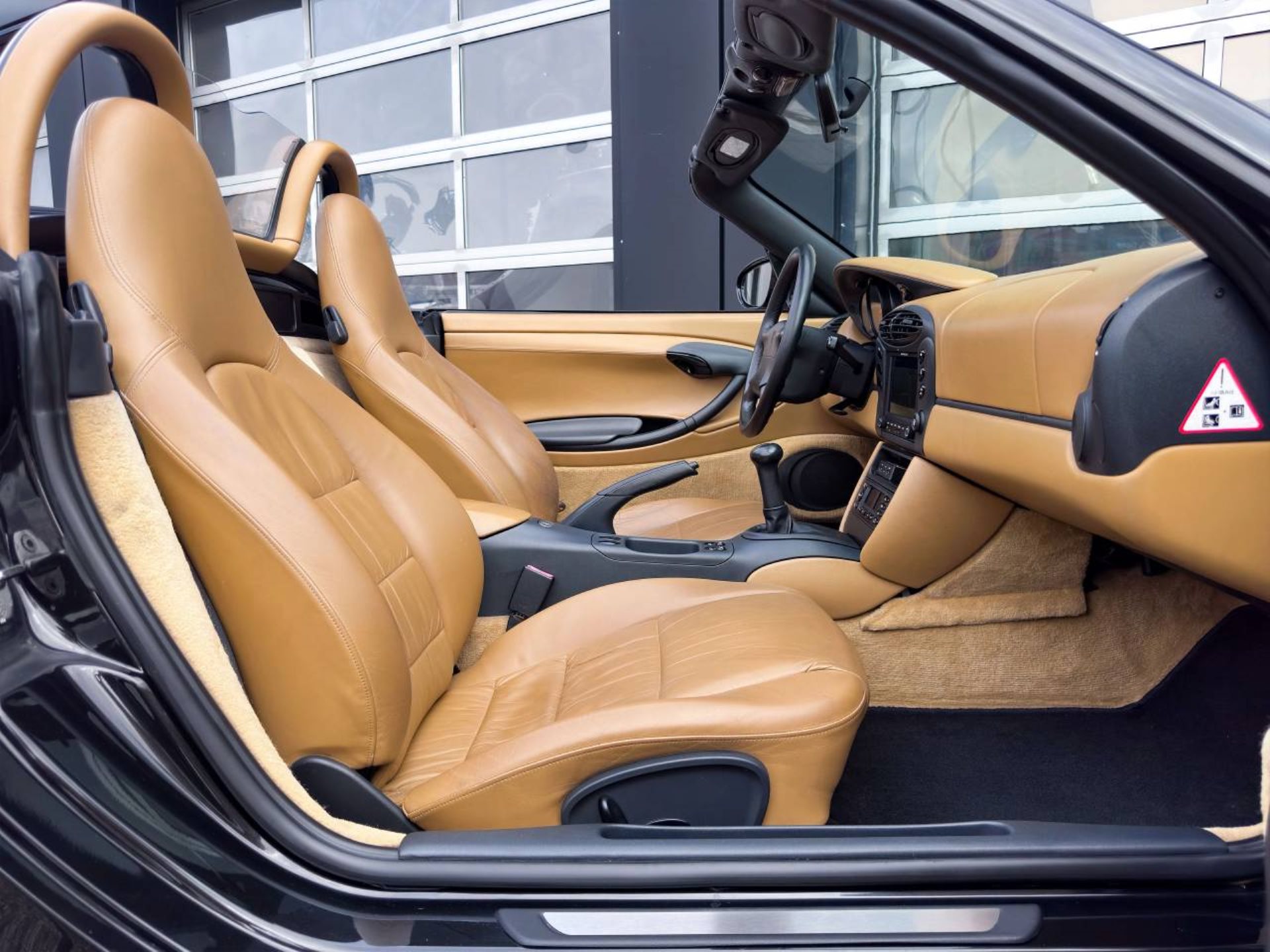 PORSCHE Boxster-image-22