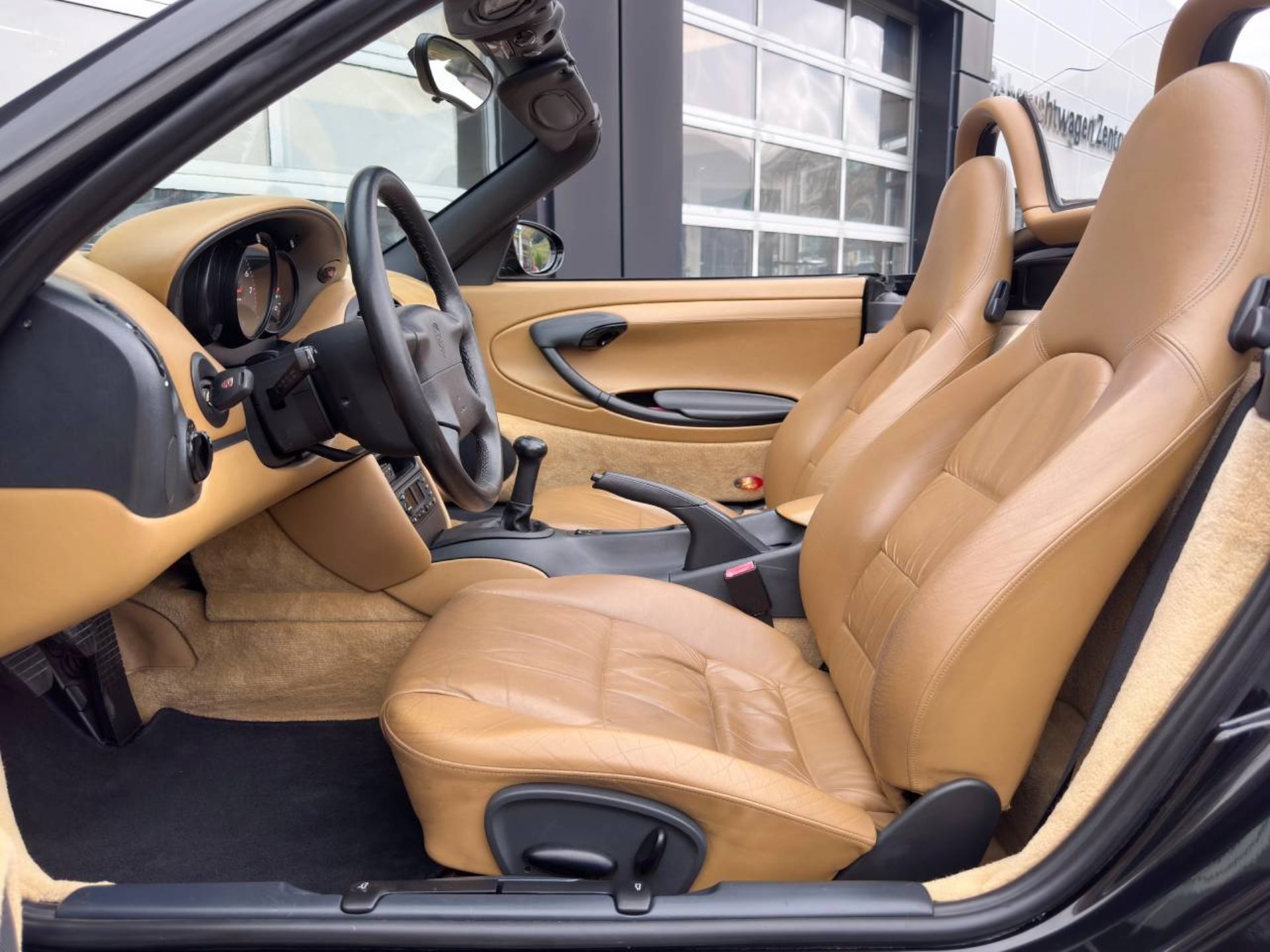 PORSCHE Boxster-image-4