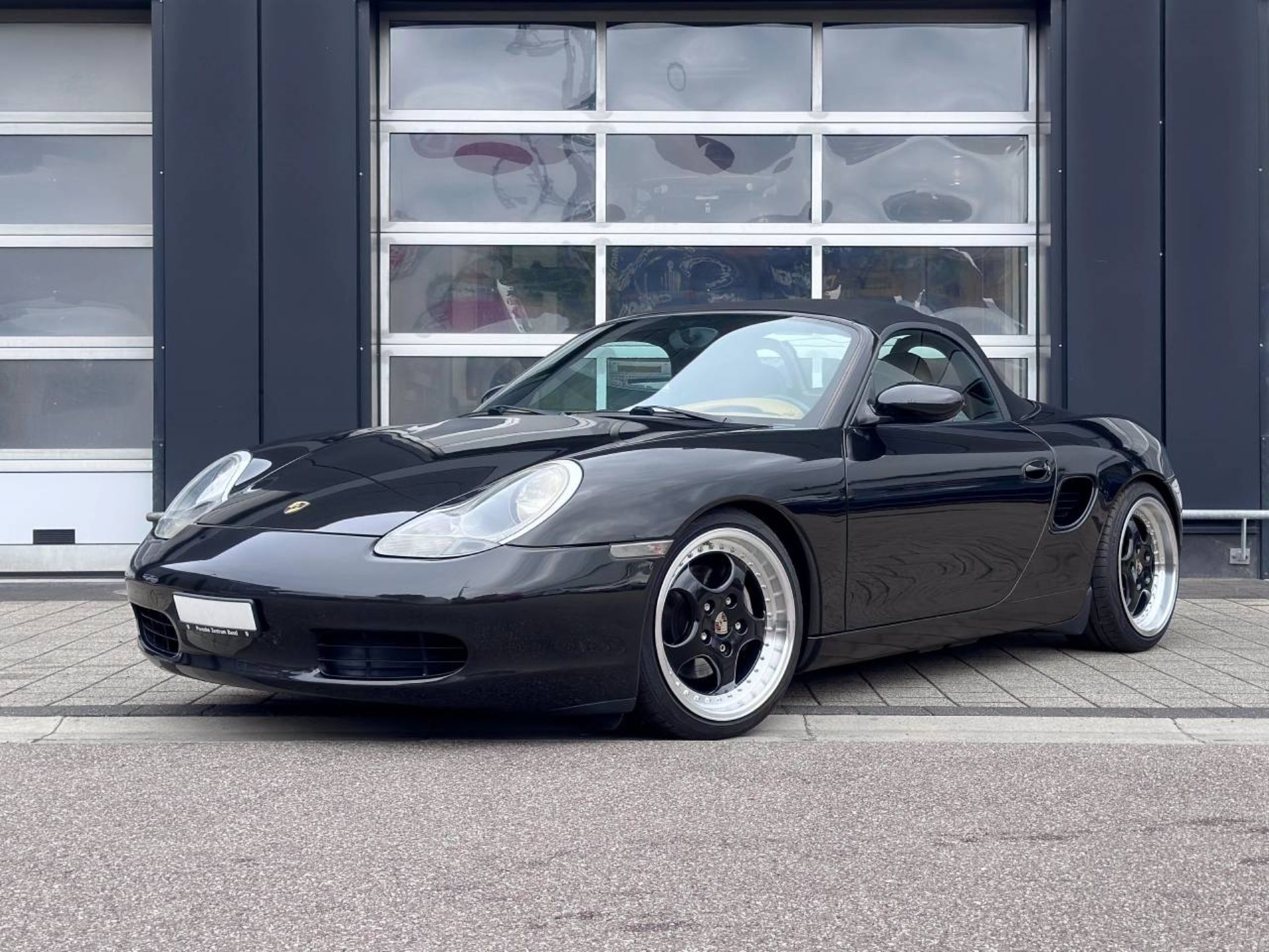 PORSCHE Boxster-image-12