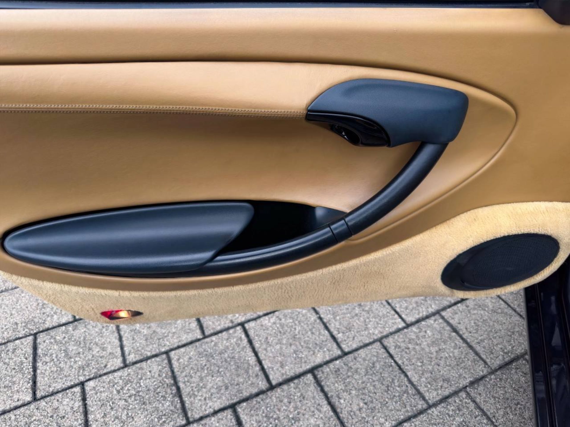 PORSCHE Boxster-image-16