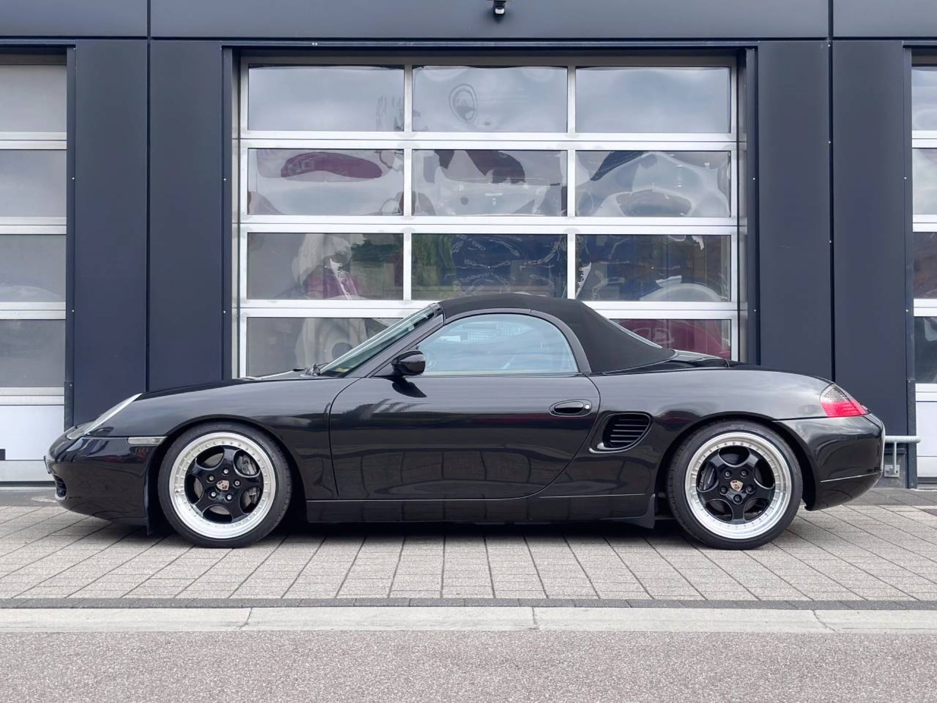 PORSCHE Boxster-image-14