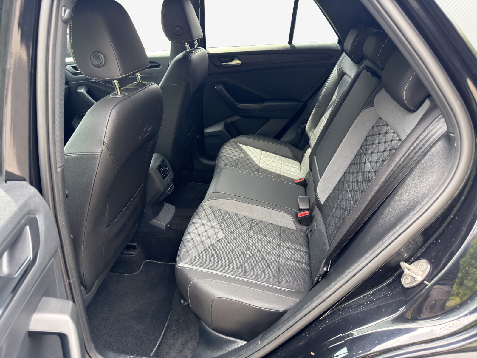VW T-Roc 1.5 TSI EVO R-Line DSG-image-11