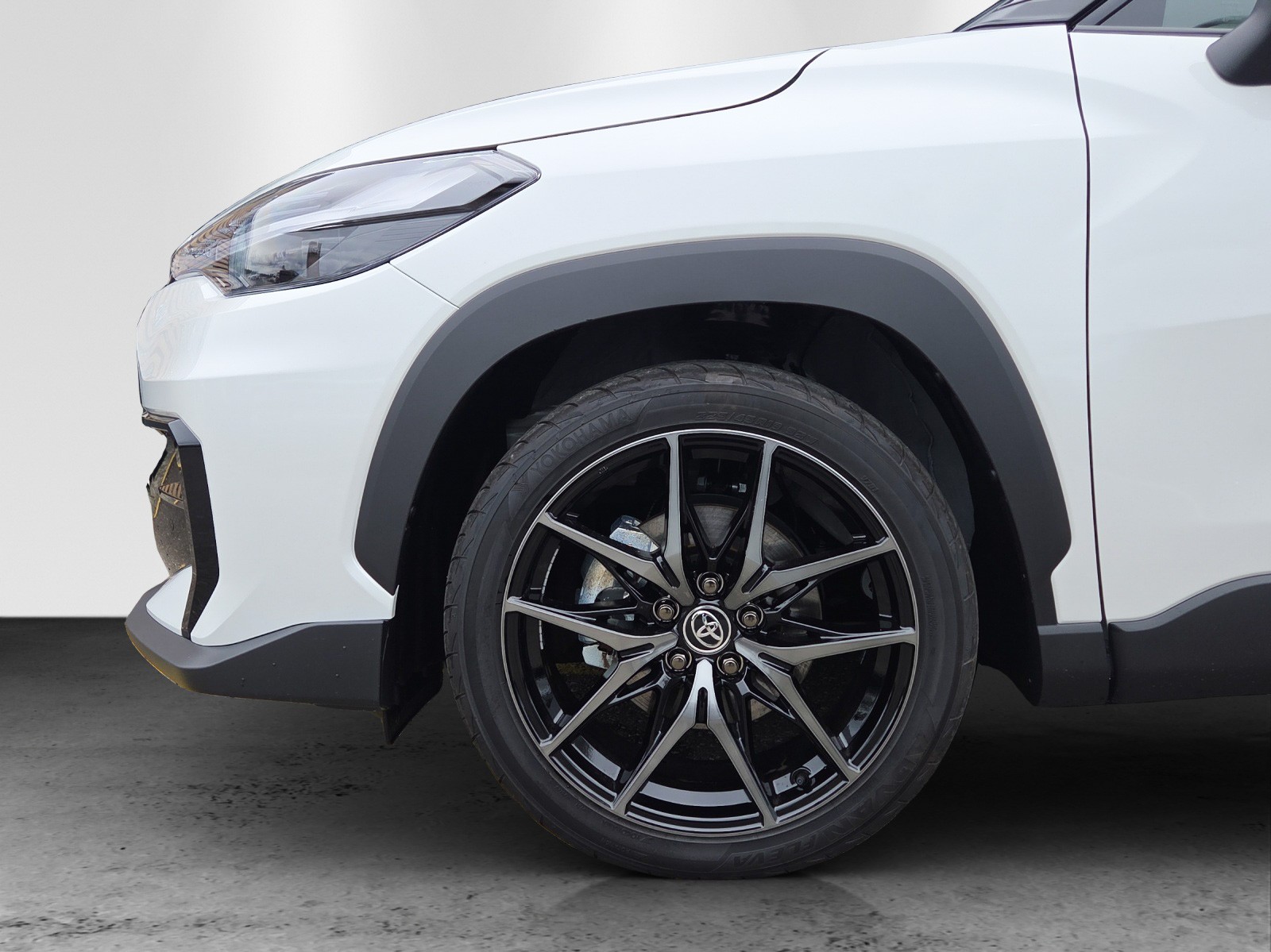 TOYOTA Corolla Cross 2.0 GR Sport e-CVT AWD-image-9