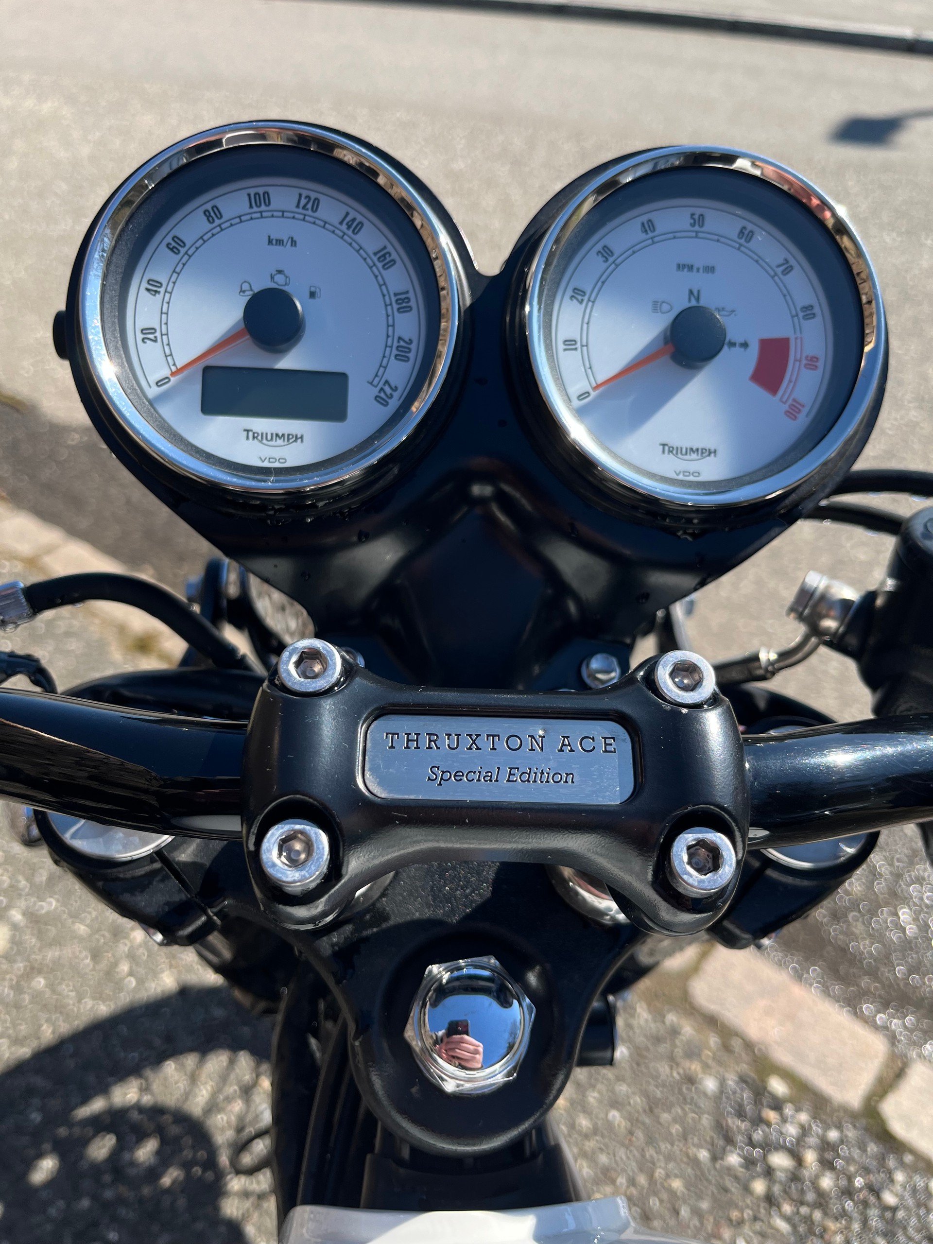 TRIUMPH Thruxton 900 i ACE-image-3