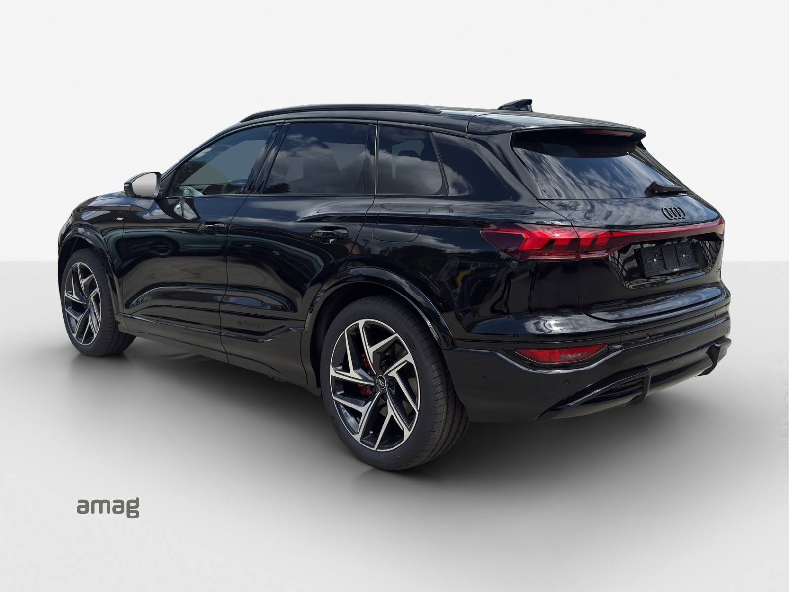 AUDI Q6 e-tron quattro-showroom-element-2