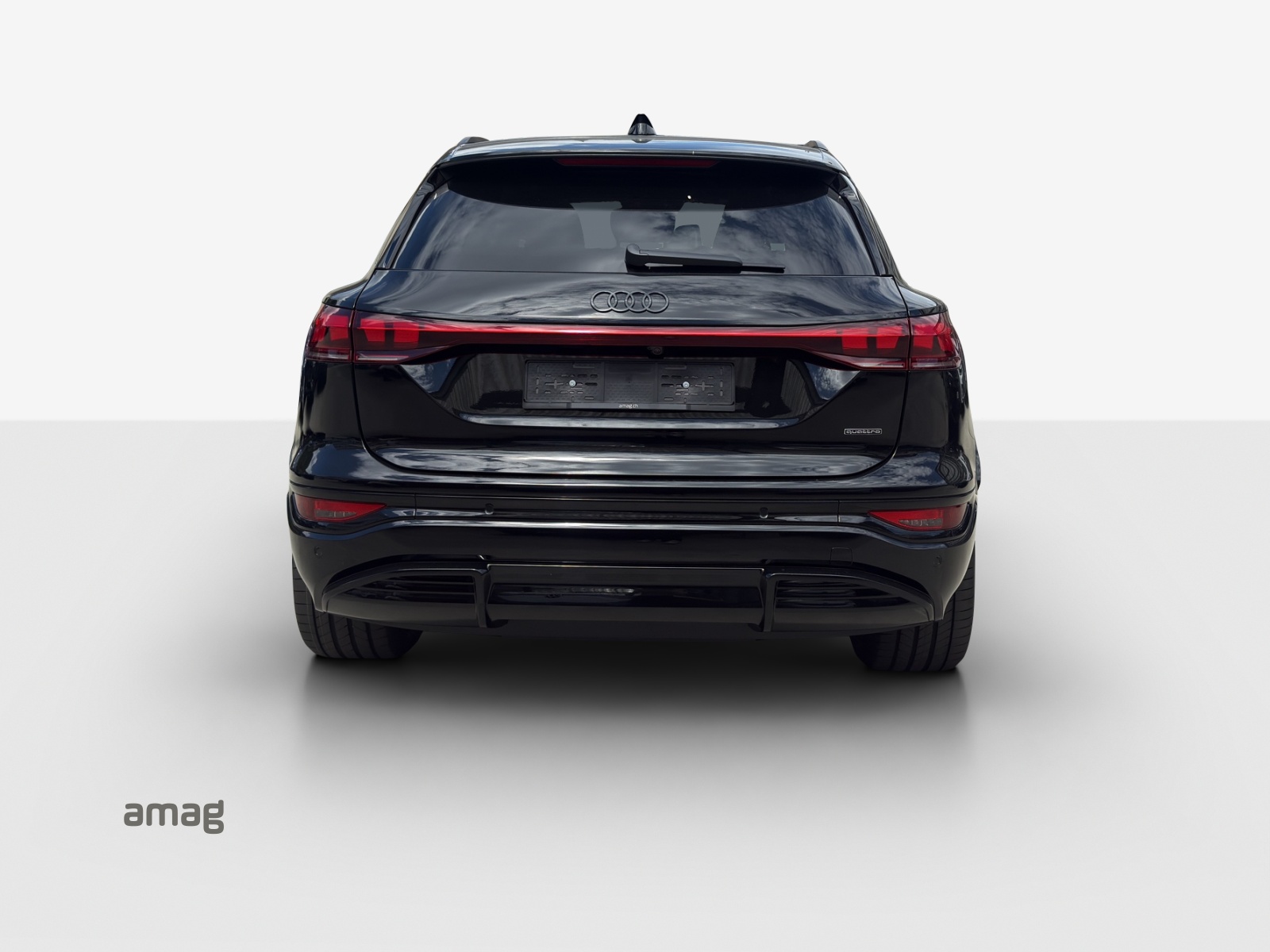 AUDI Q6 e-tron quattro-showroom-element-3