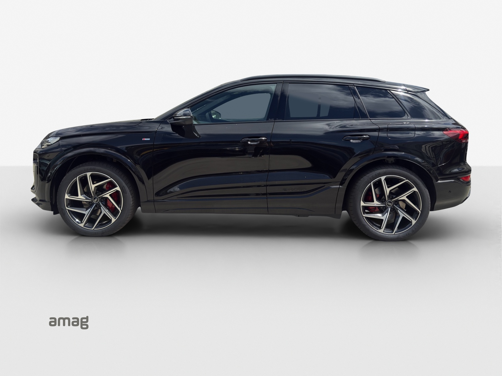AUDI Q6 e-tron quattro-showroom-element-1