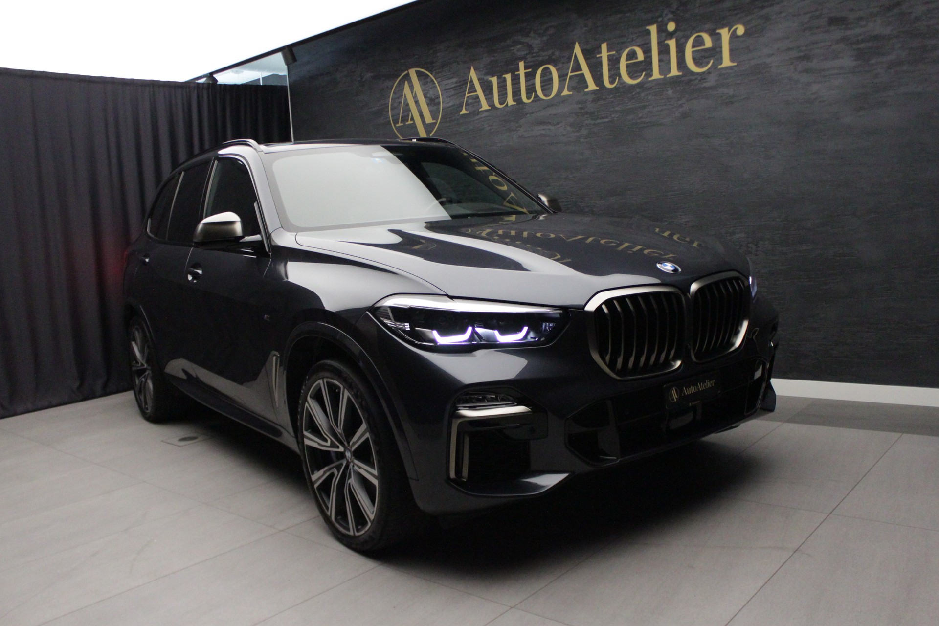 BMW X5 xDrive M50i Steptronic-showroom-element-3