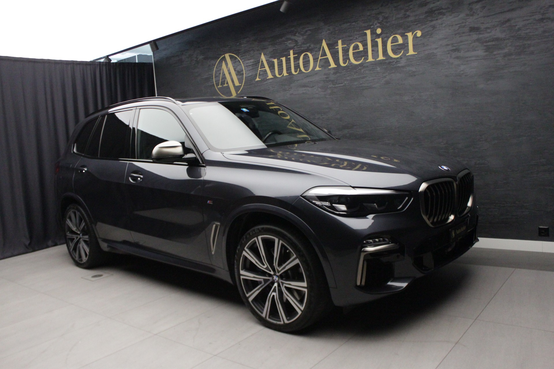 BMW X5 xDrive M50i Steptronic-showroom-element-2