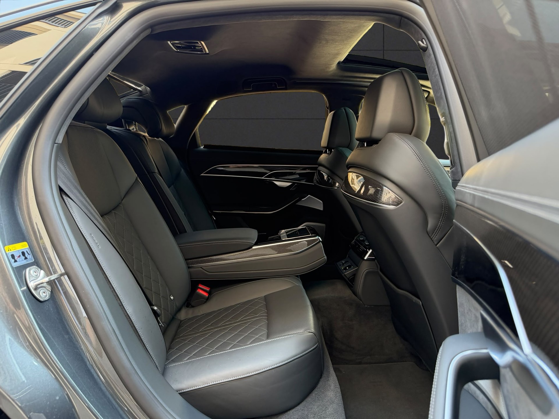 AUDI A8 50 TDI quattro tiptronic-image-15