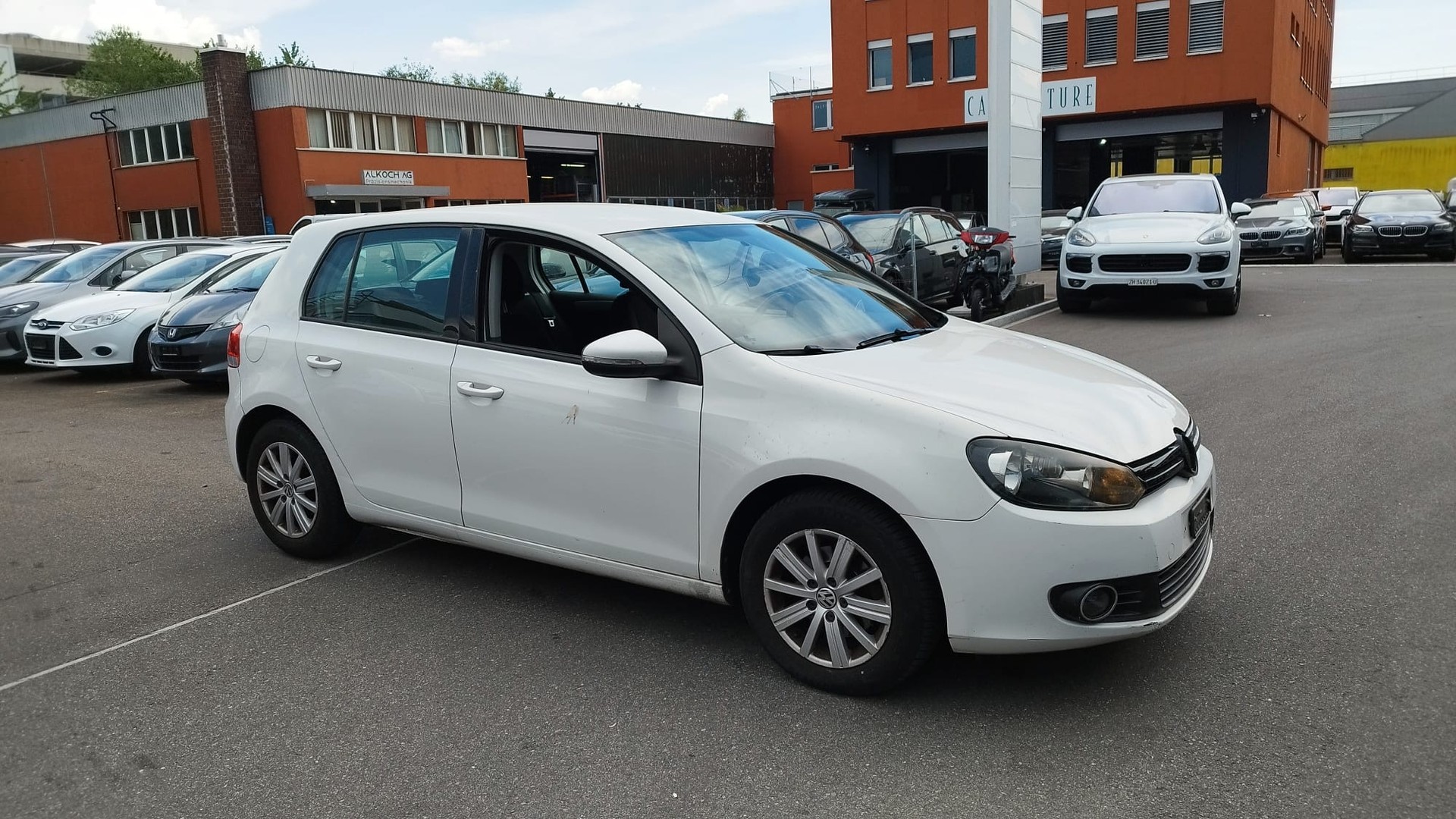 VW Golf 1.6 TDI BlueMotion Technology Team-image-2