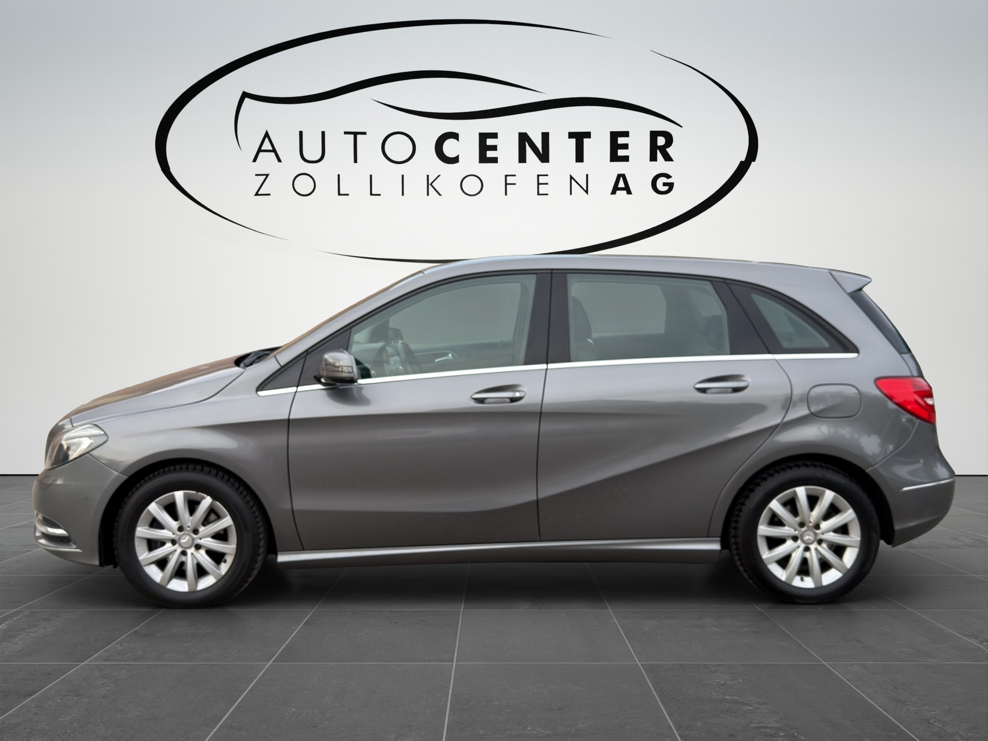 MERCEDES-BENZ B 200 7G-DCT-showroom-element-3