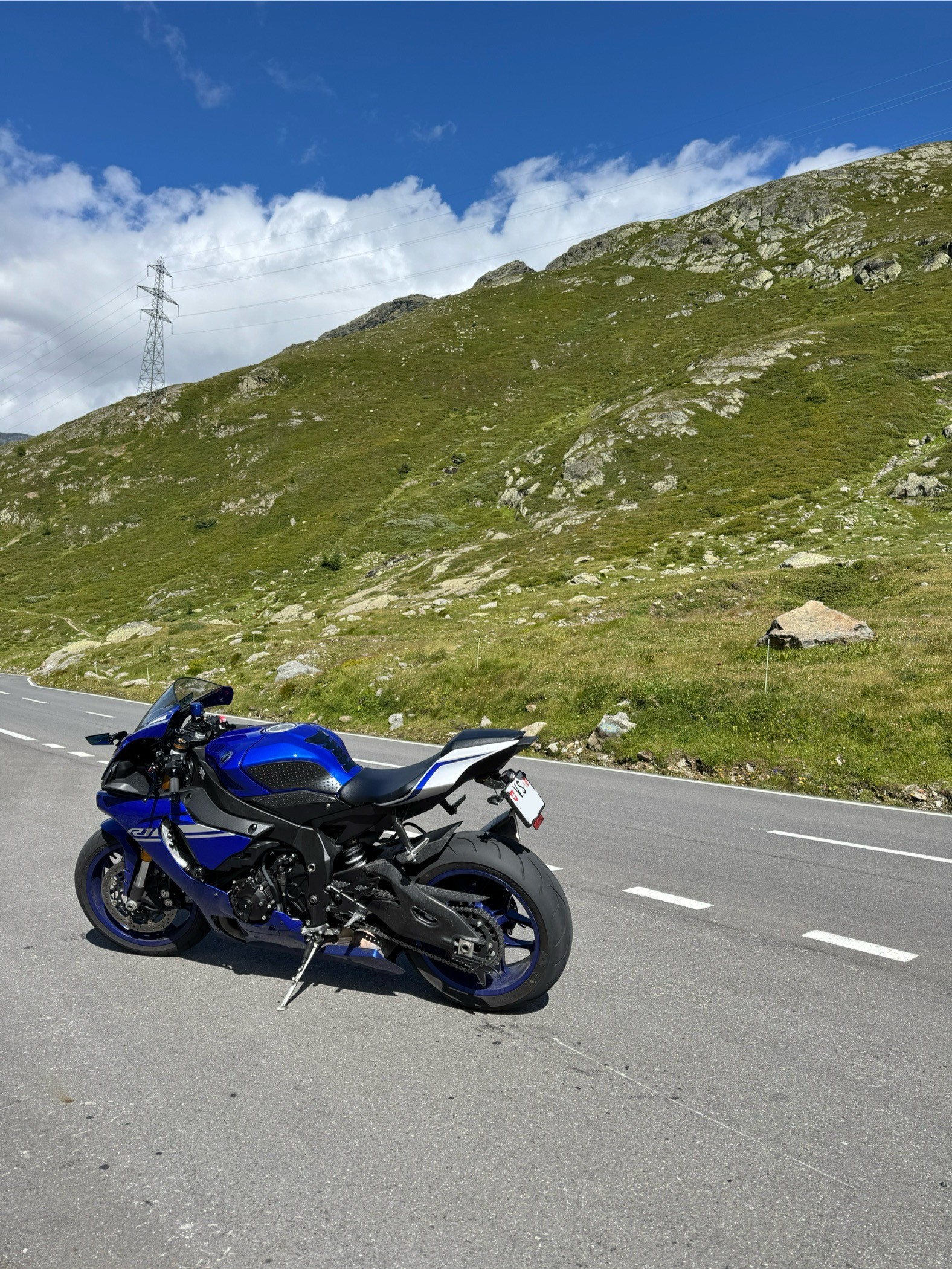 YAMAHA YZF-R1 ABS-image-3