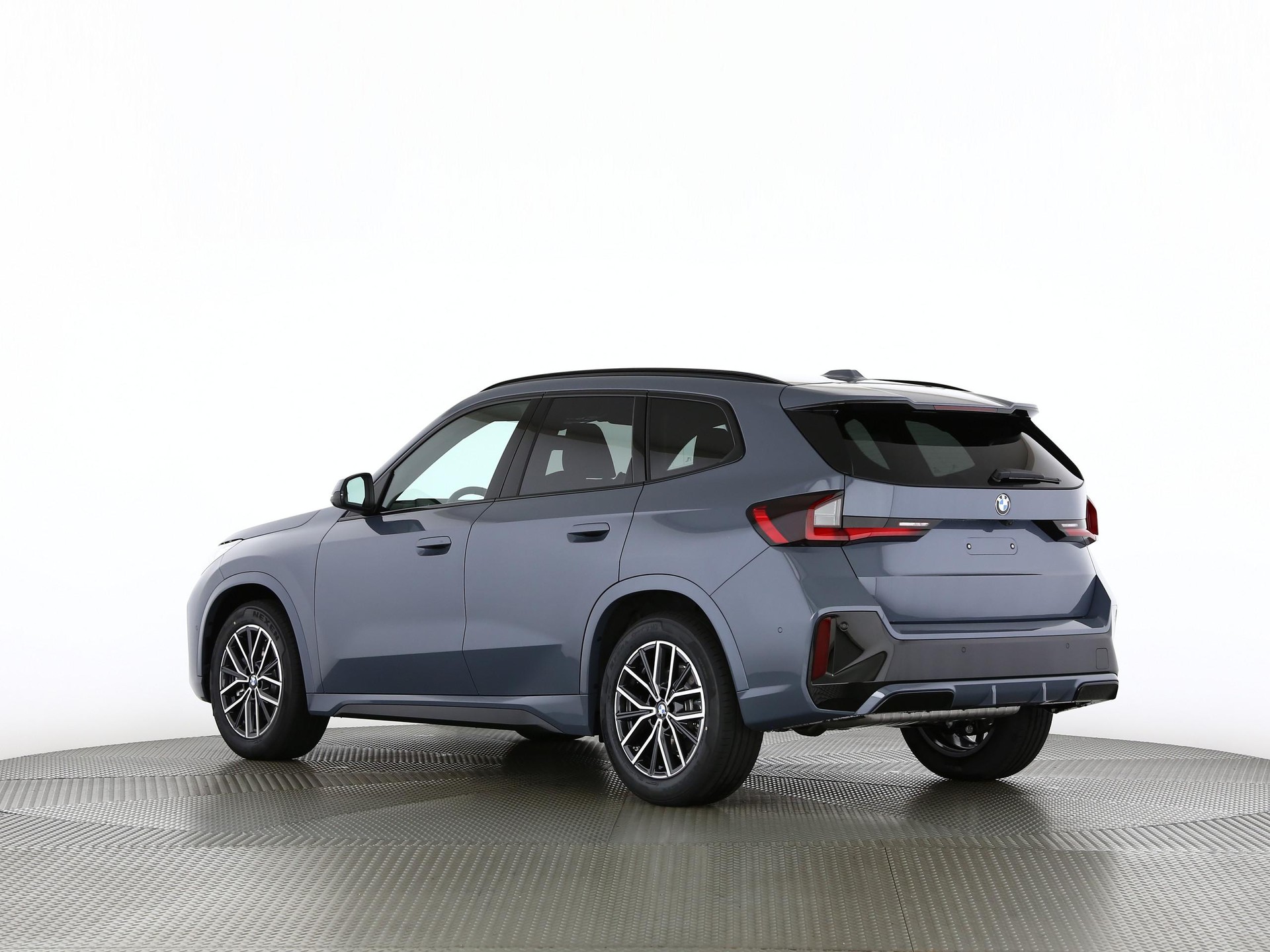 BMW X1 23i xDrive paddles-image-15