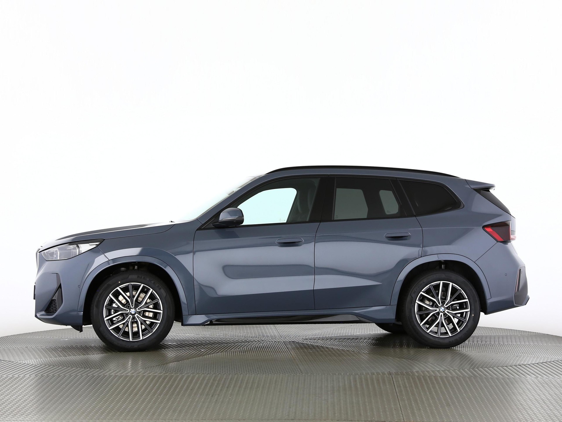 BMW X1 23i xDrive paddles-image-11
