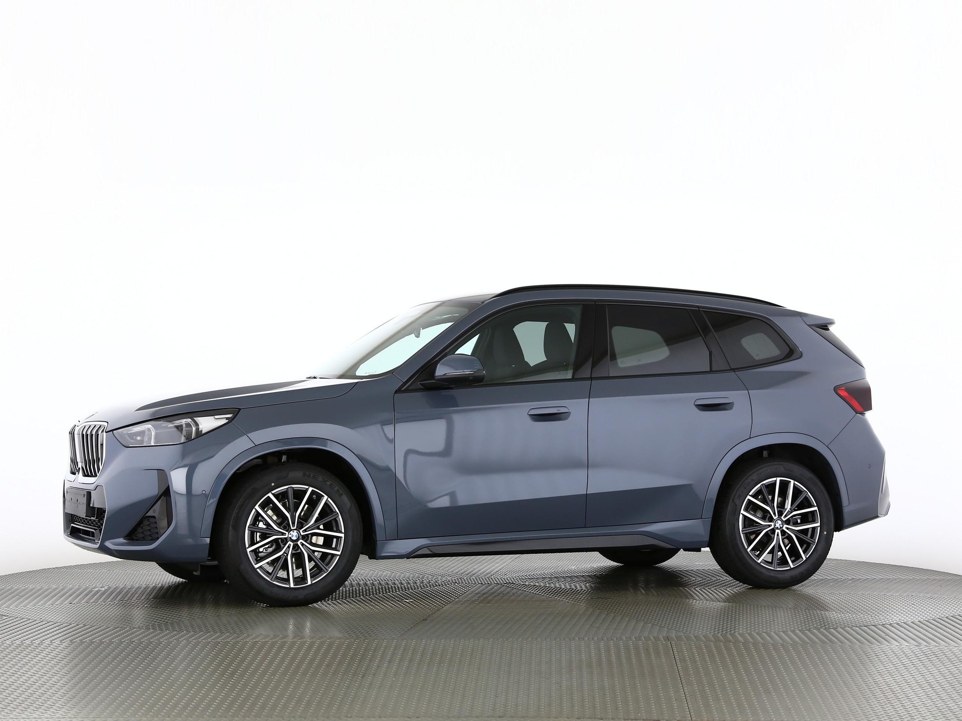 BMW X1 23i xDrive paddles-image-10