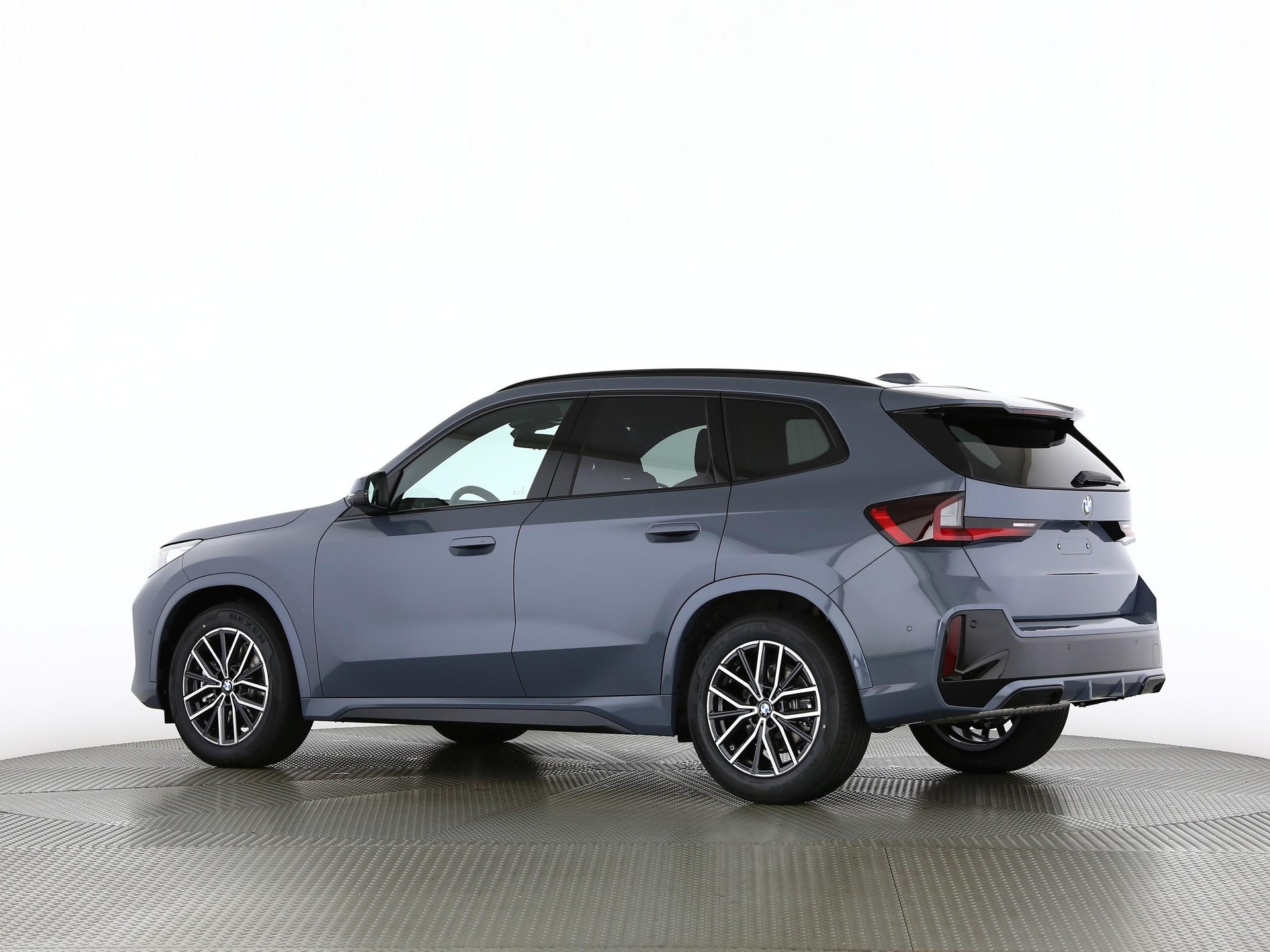 BMW X1 23i xDrive paddles-image-14