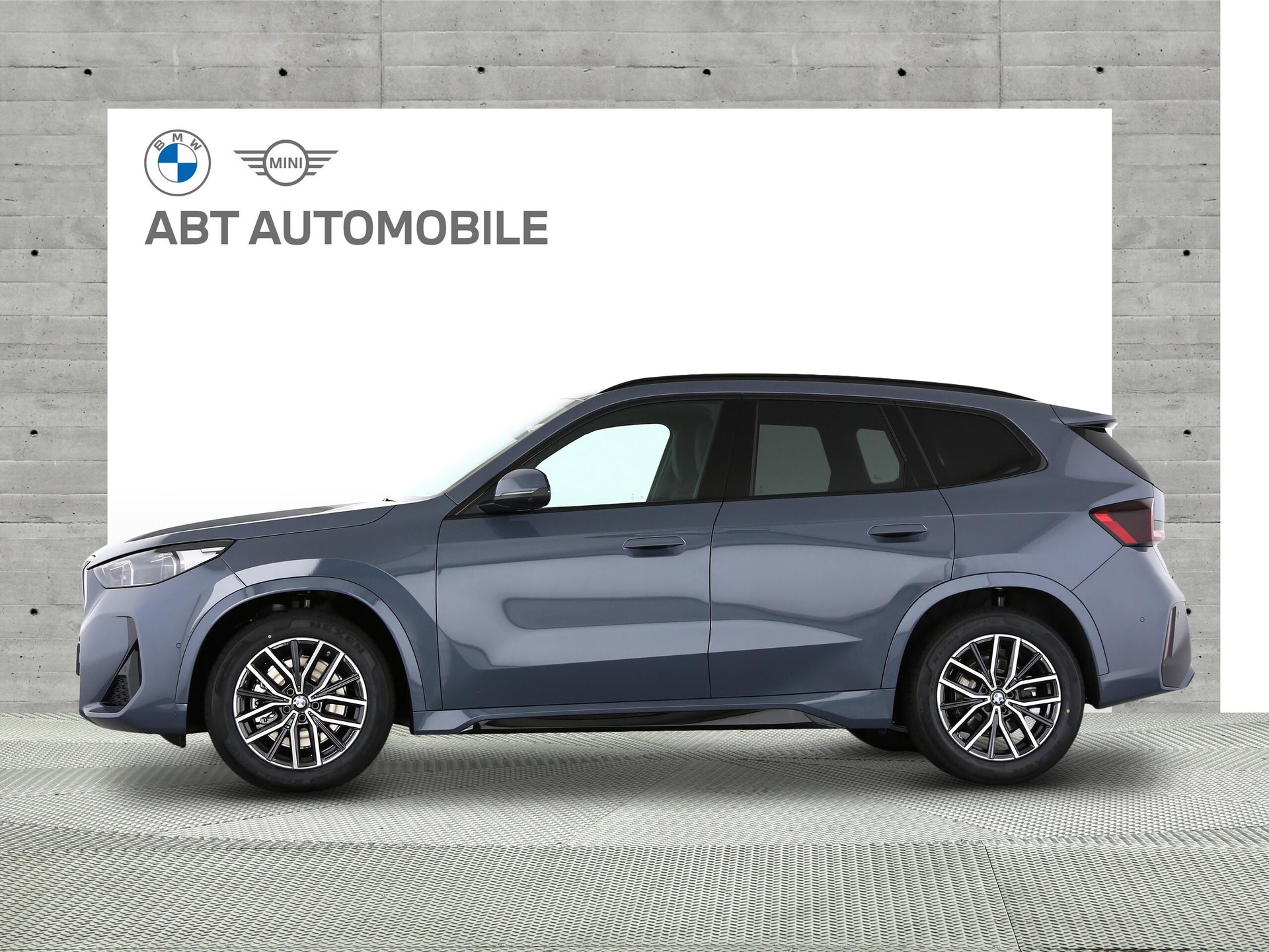 BMW X1 23i xDrive paddles-showroom-element-1