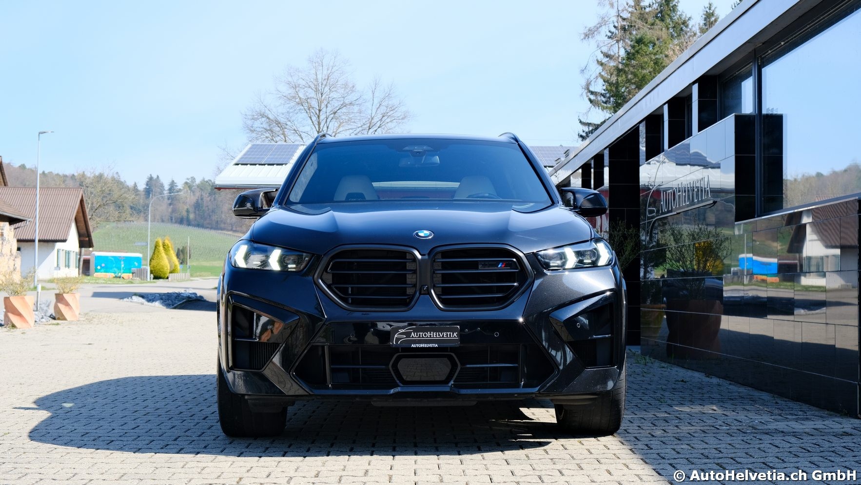 BMW X5M Competition - Facelift-showroom-element-2
